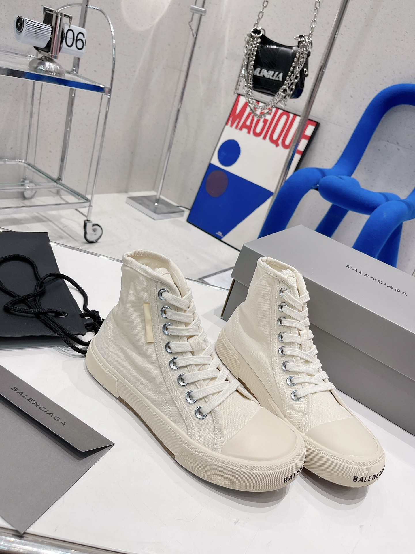 Balenciaga Paris Sneaker 3 - vstockx