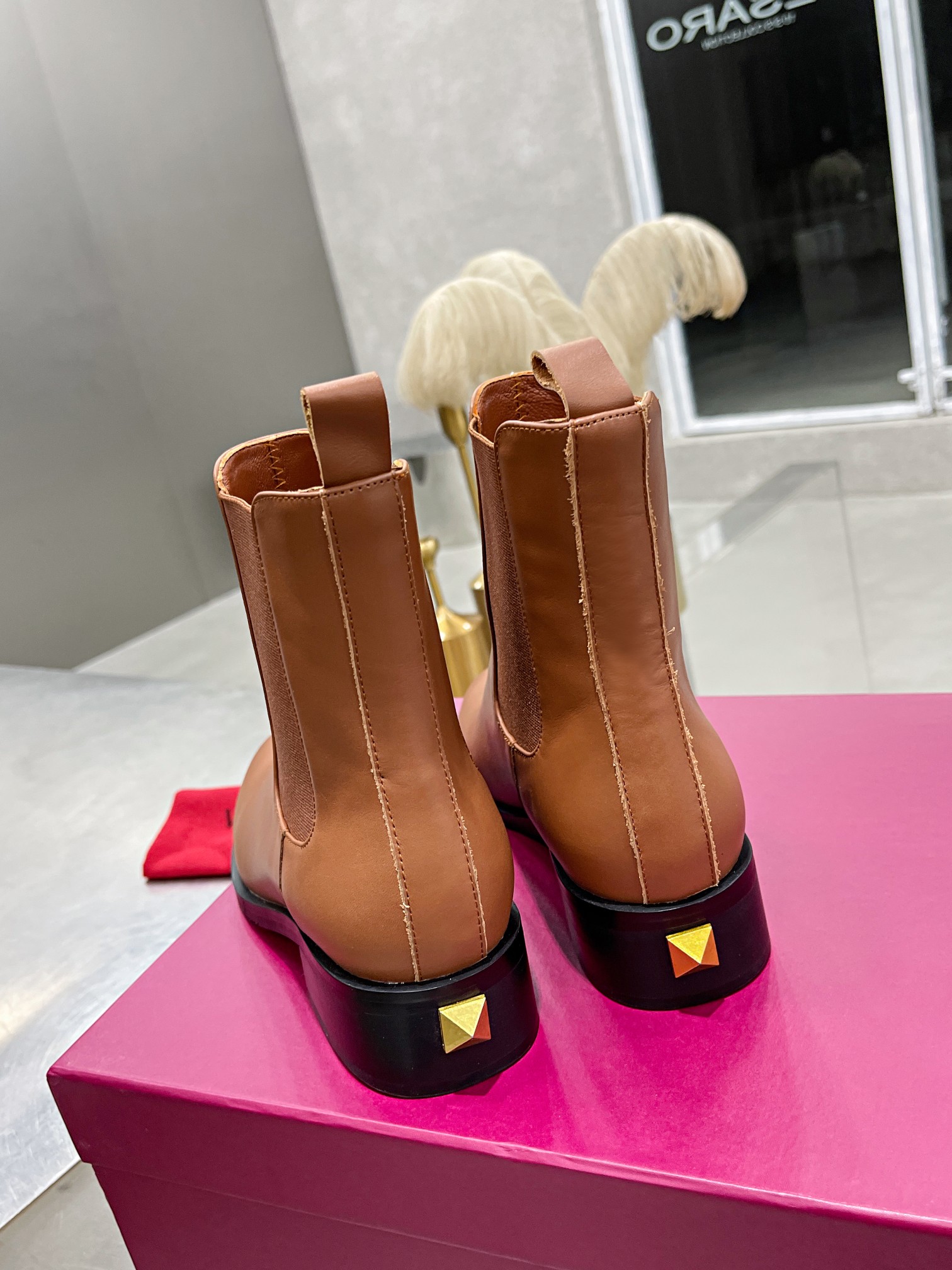 VALENTINO GARAVANI Roman Stud BOOT WOMEN 29 - vstockx