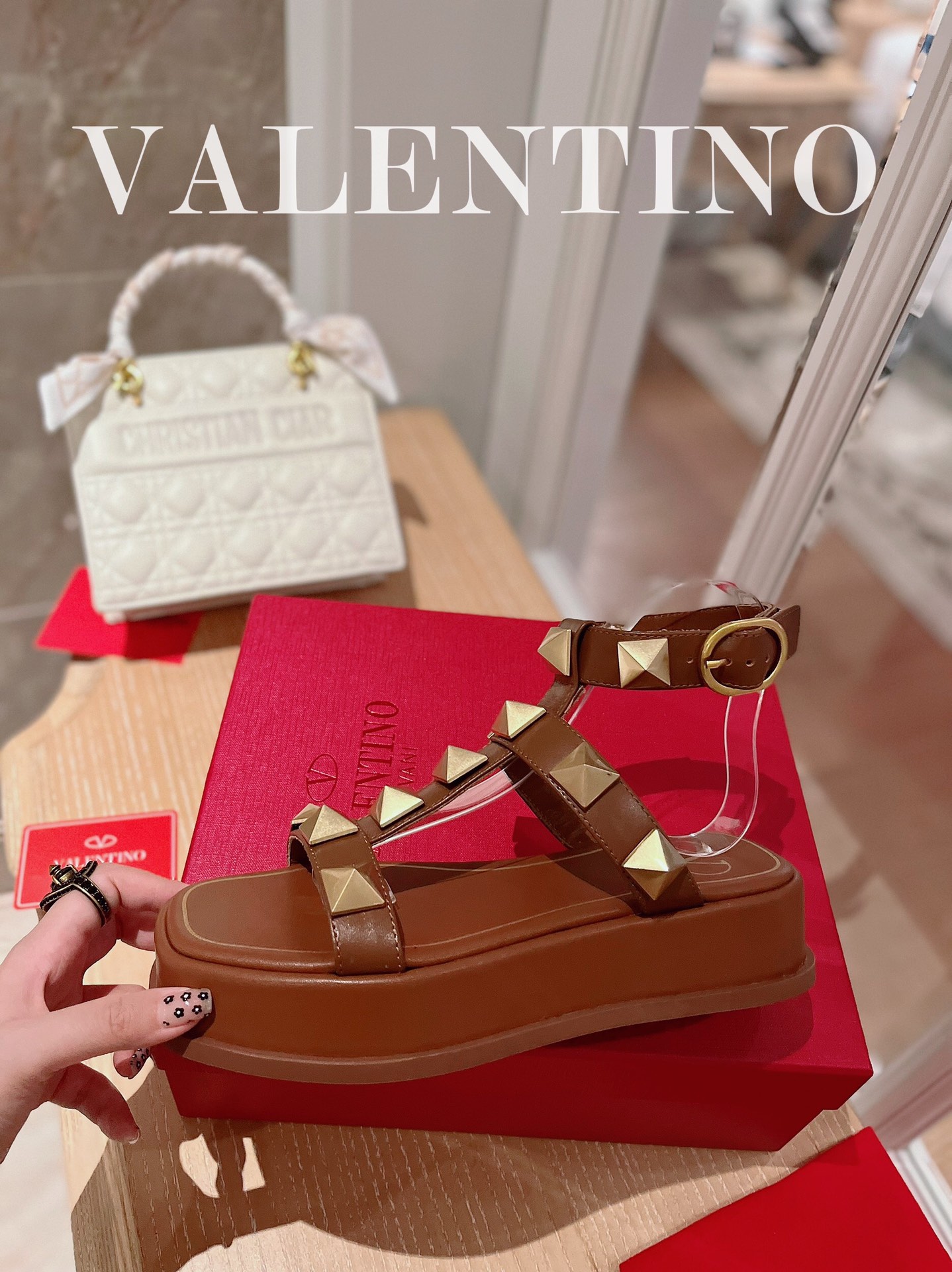 VALENTINO GARAVANI Roman Stud WOMEN 1 - vstockx