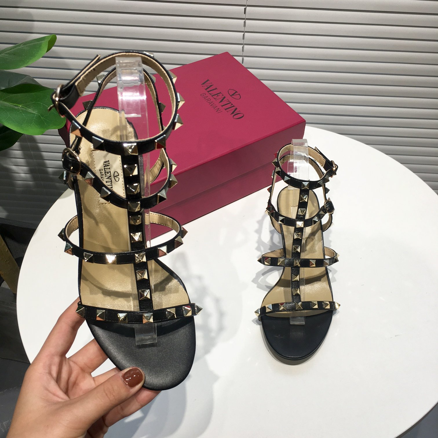 VALENTINO GARAVANI Rockstud WOMEN 36 - vstockx