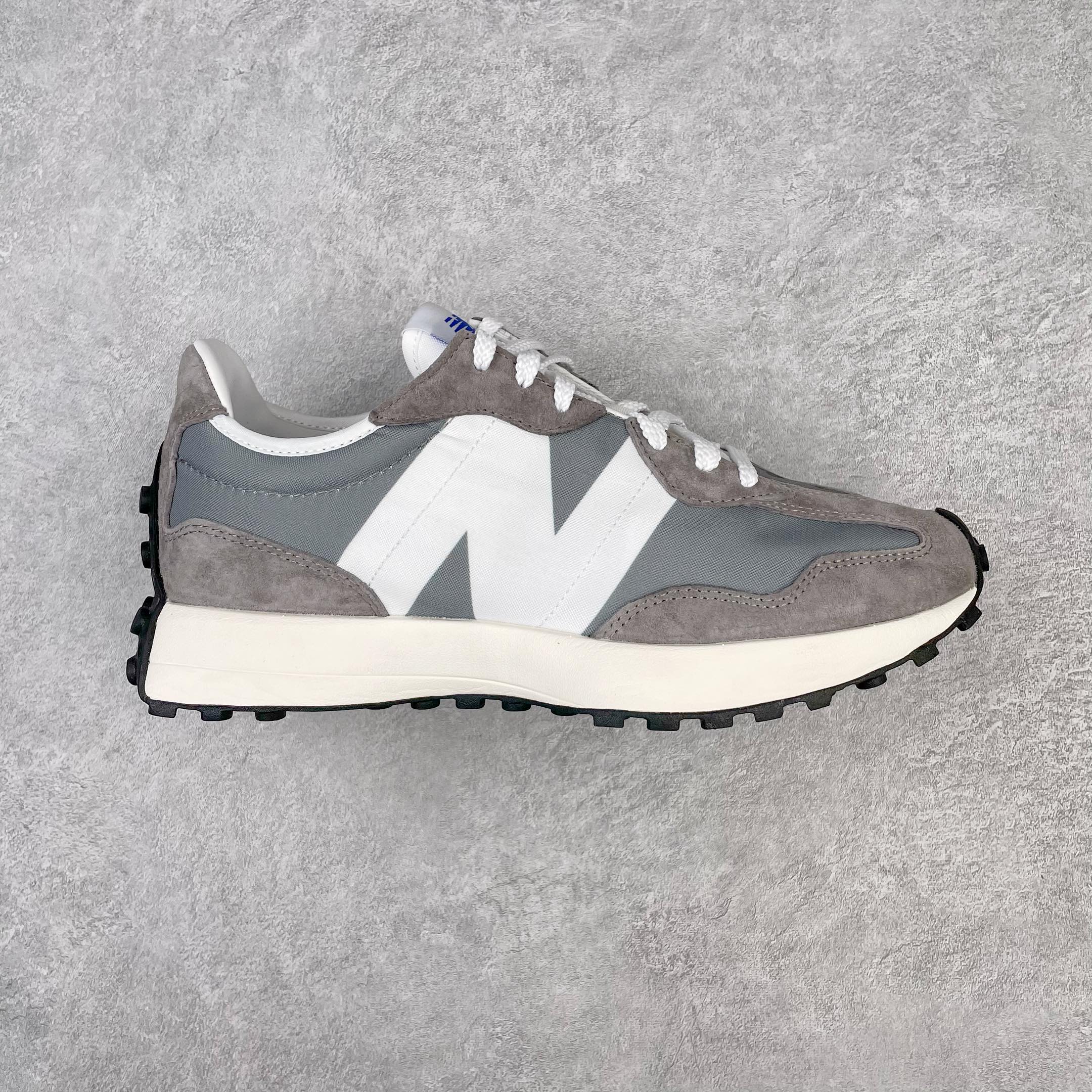 New Balance 327 Sneaker 10 - vstockx