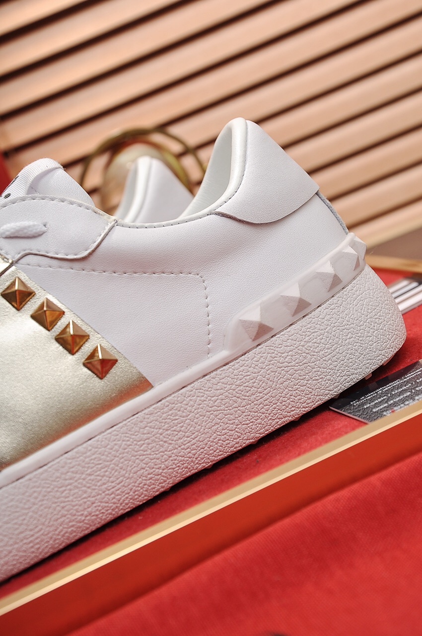 Valentino Garavani Rockstud Untitled calfskin sneaker 9 - vstockx