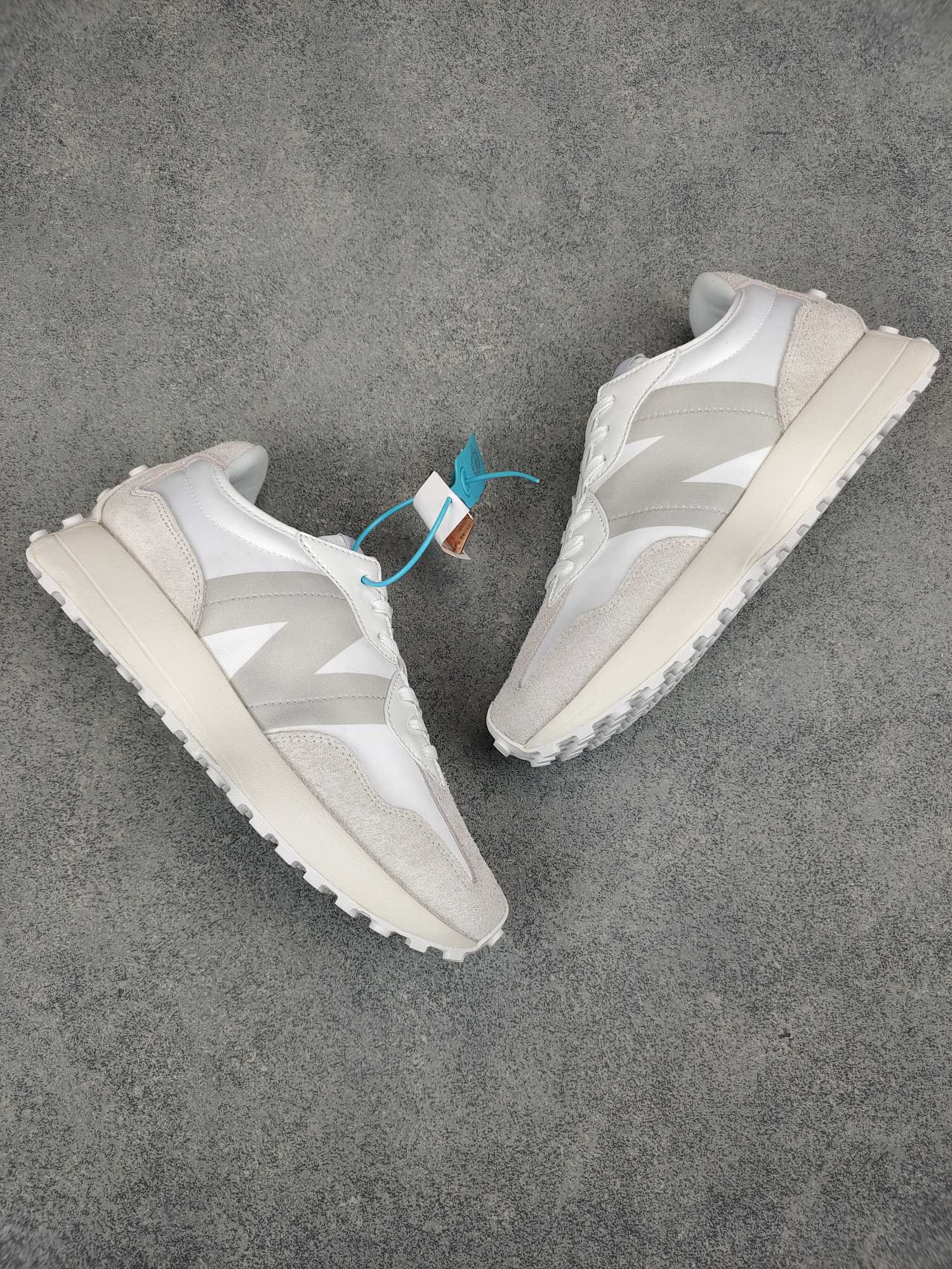 New Balance 327 White Moonbeam (W) - vstockx