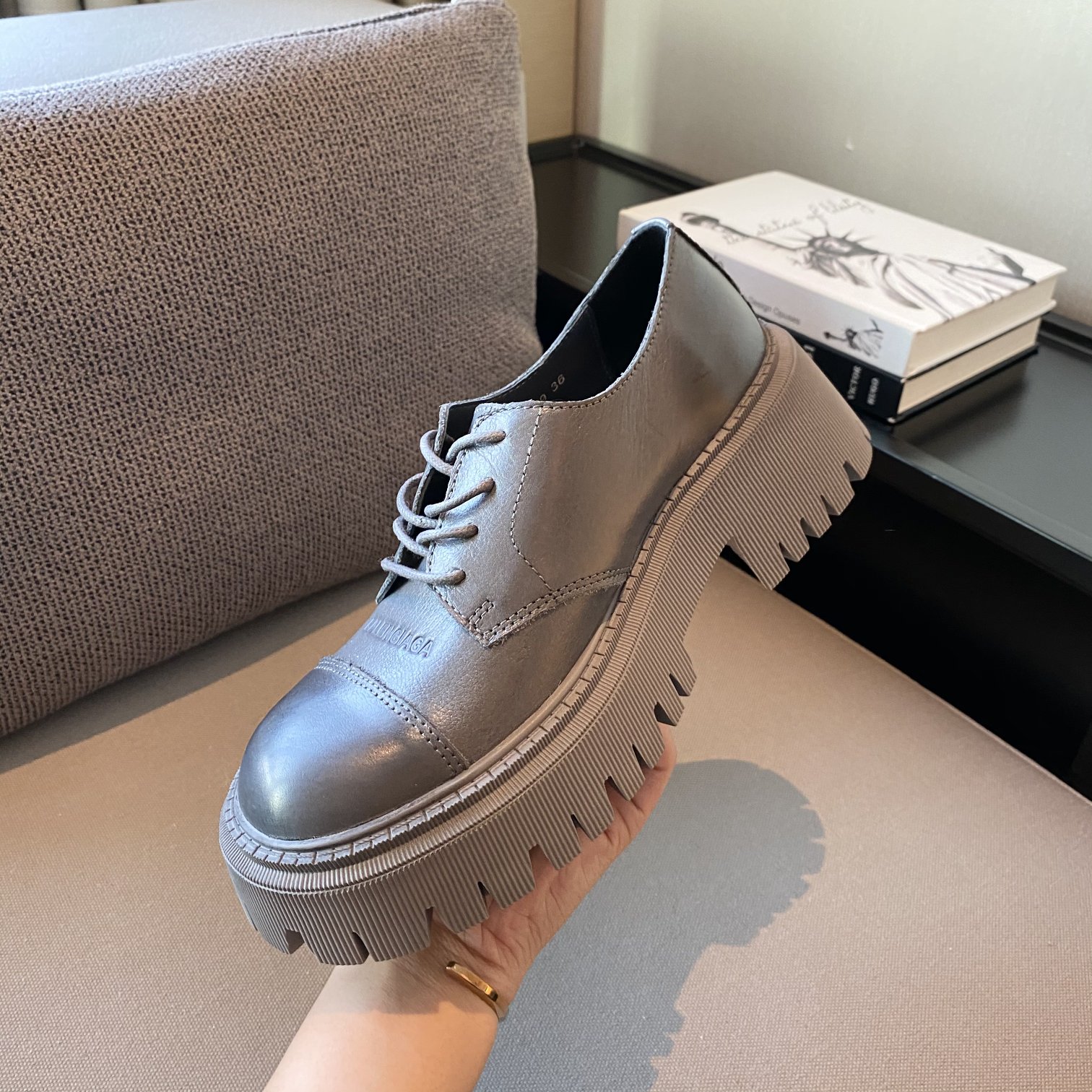 Balenciaga women 3 - vstockx