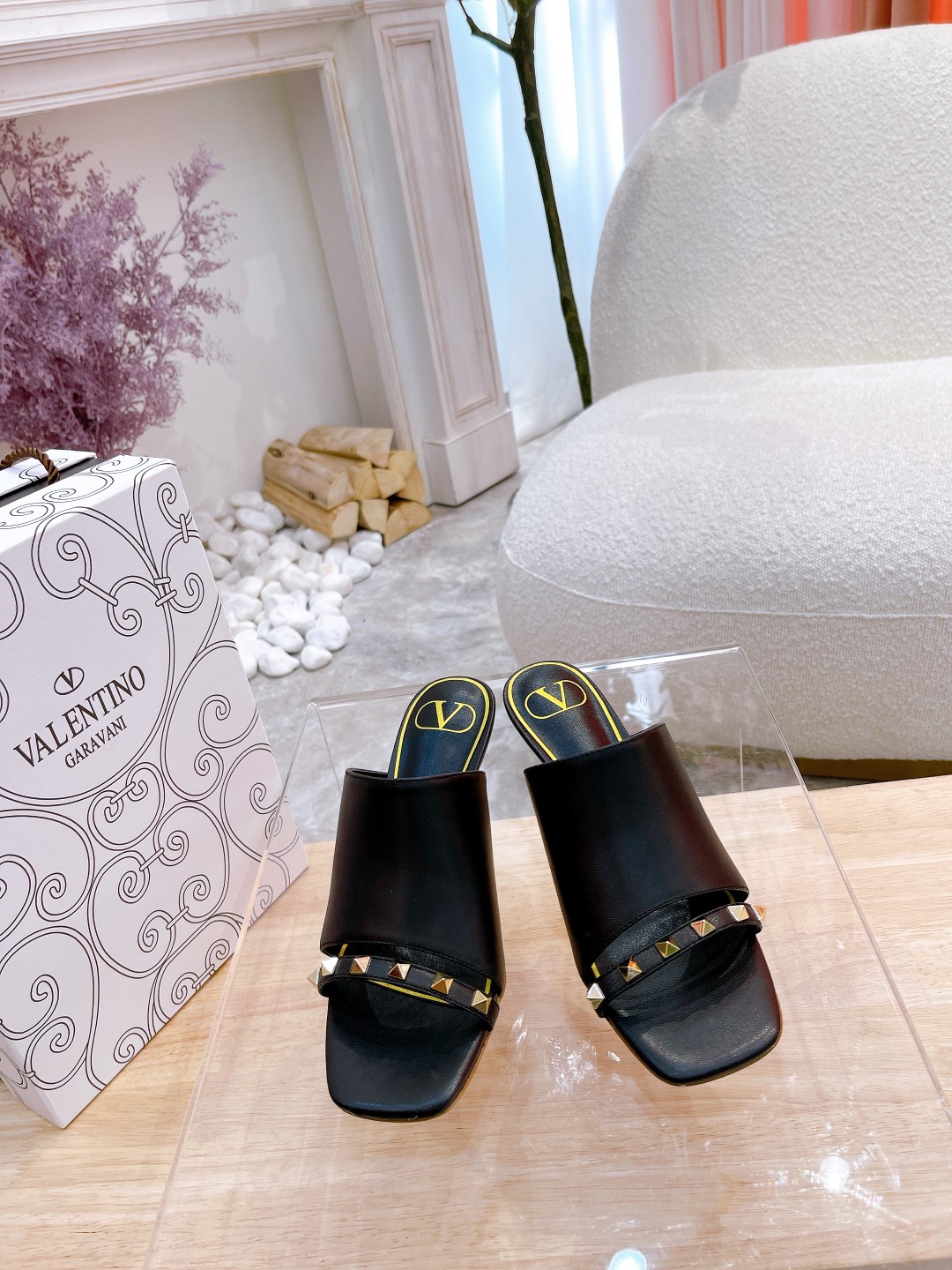 VALENTINO GARAVANI ROMAN STUD WOMEN 11 - vstockx