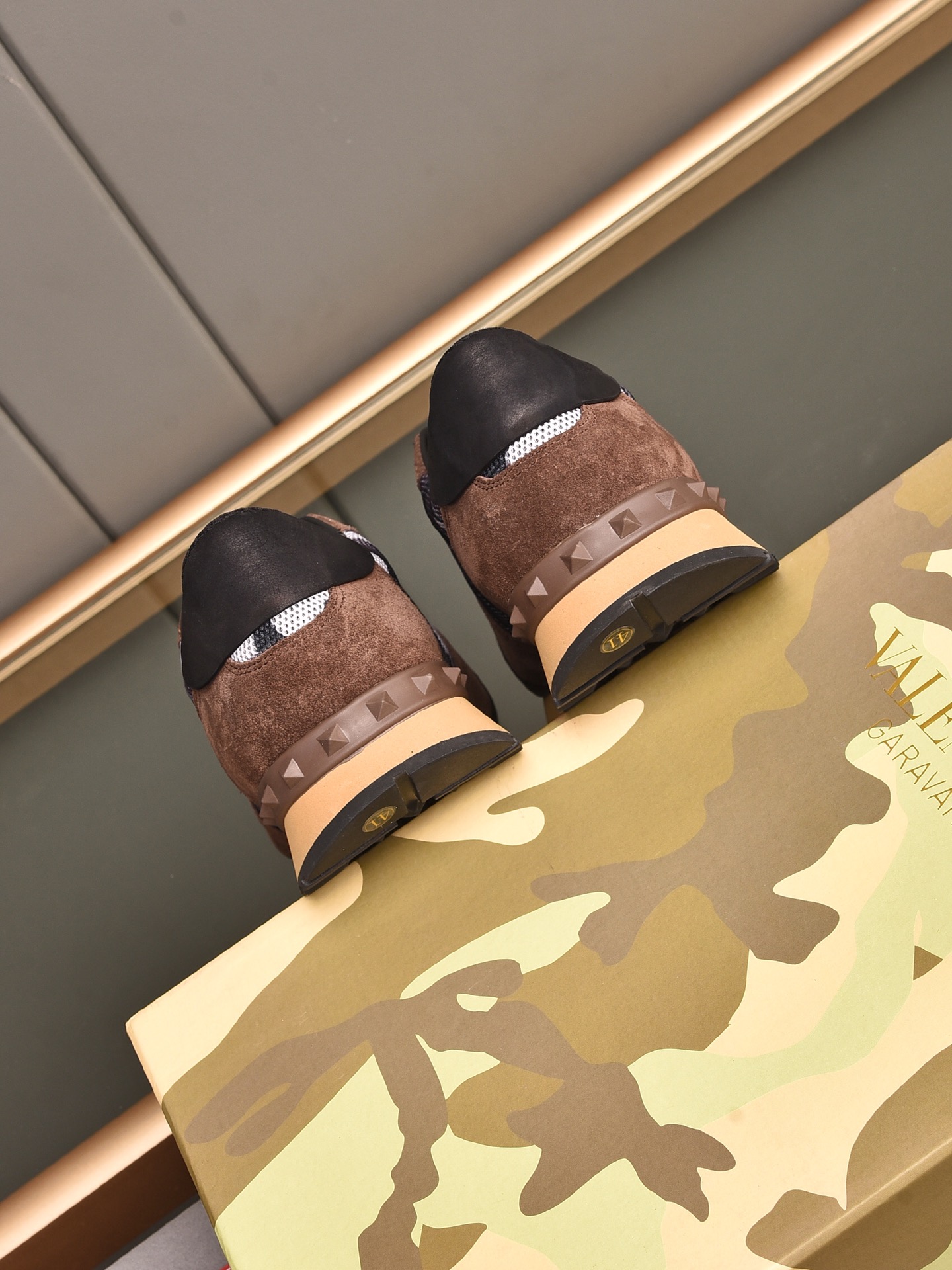 Valentino Garavani Rockrunner camouflage-print sneakers 8 - vstockx