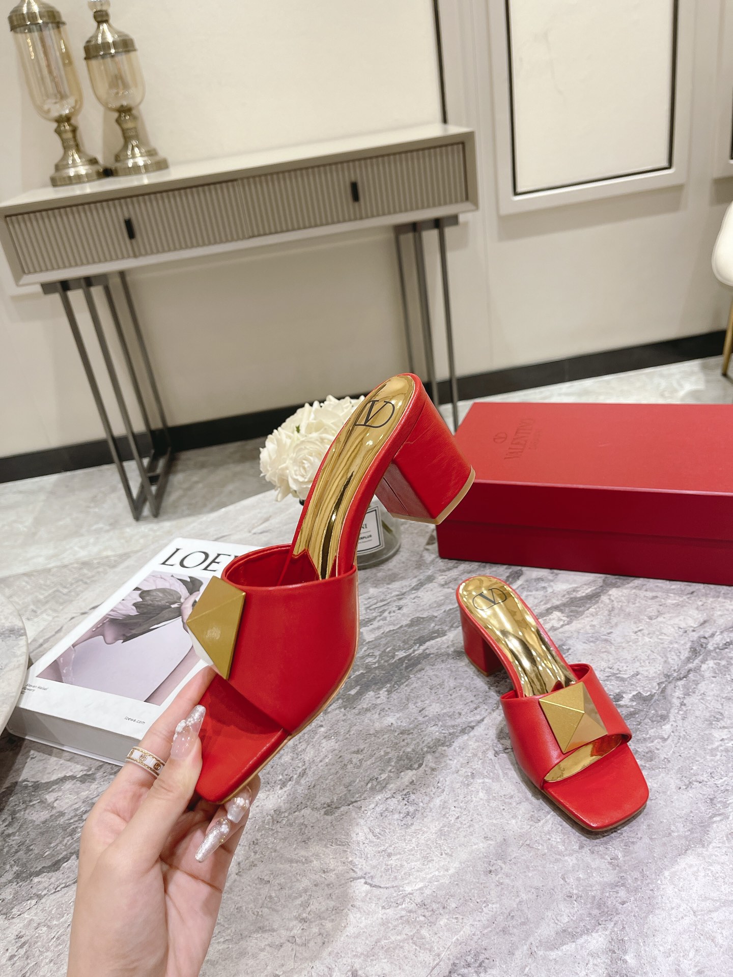 VALENTINO GARAVANI Roman Stud WOMEN 6 - vstockx