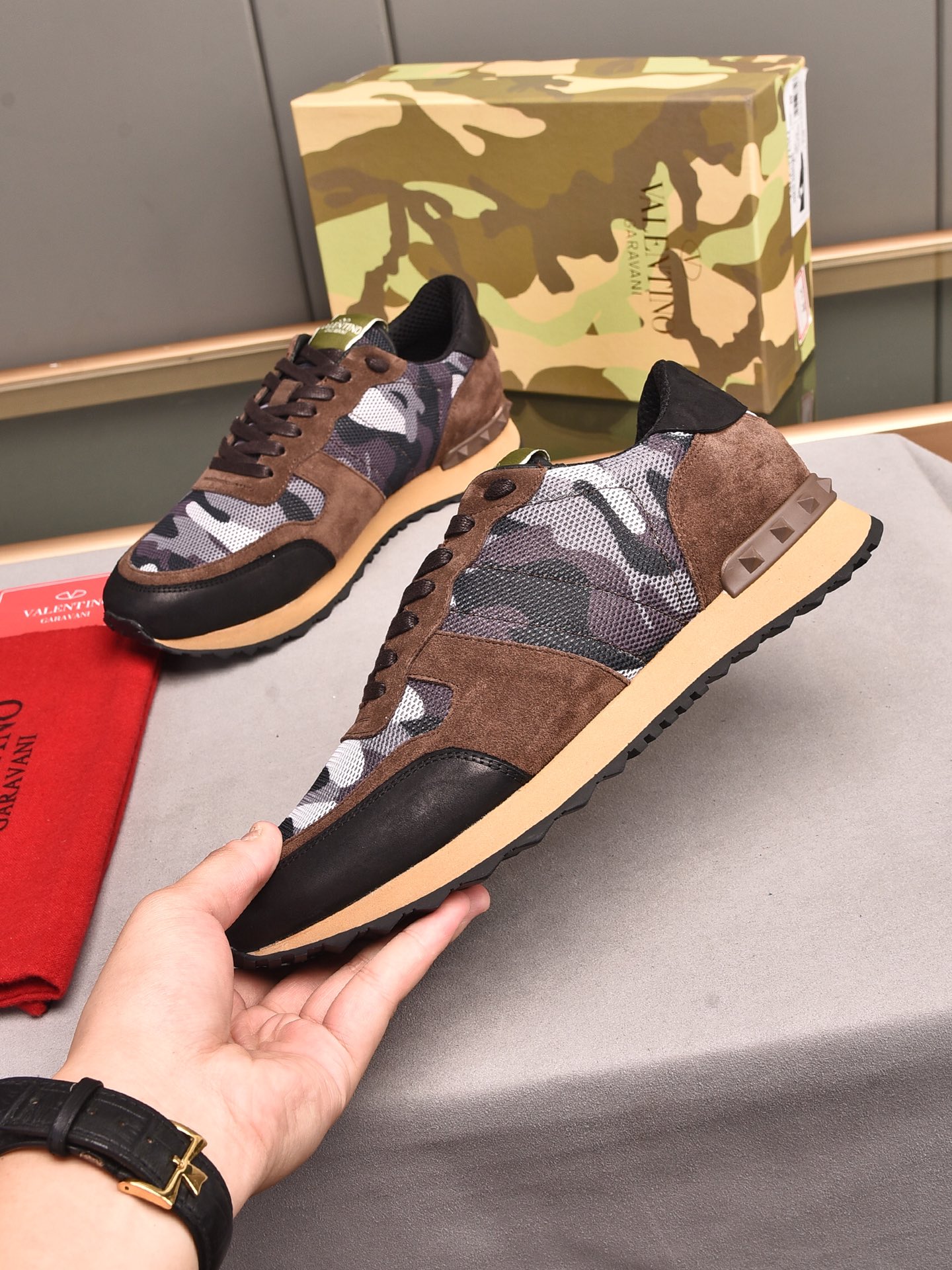 Valentino Garavani Rockrunner camouflage-print sneakers 8 - vstockx
