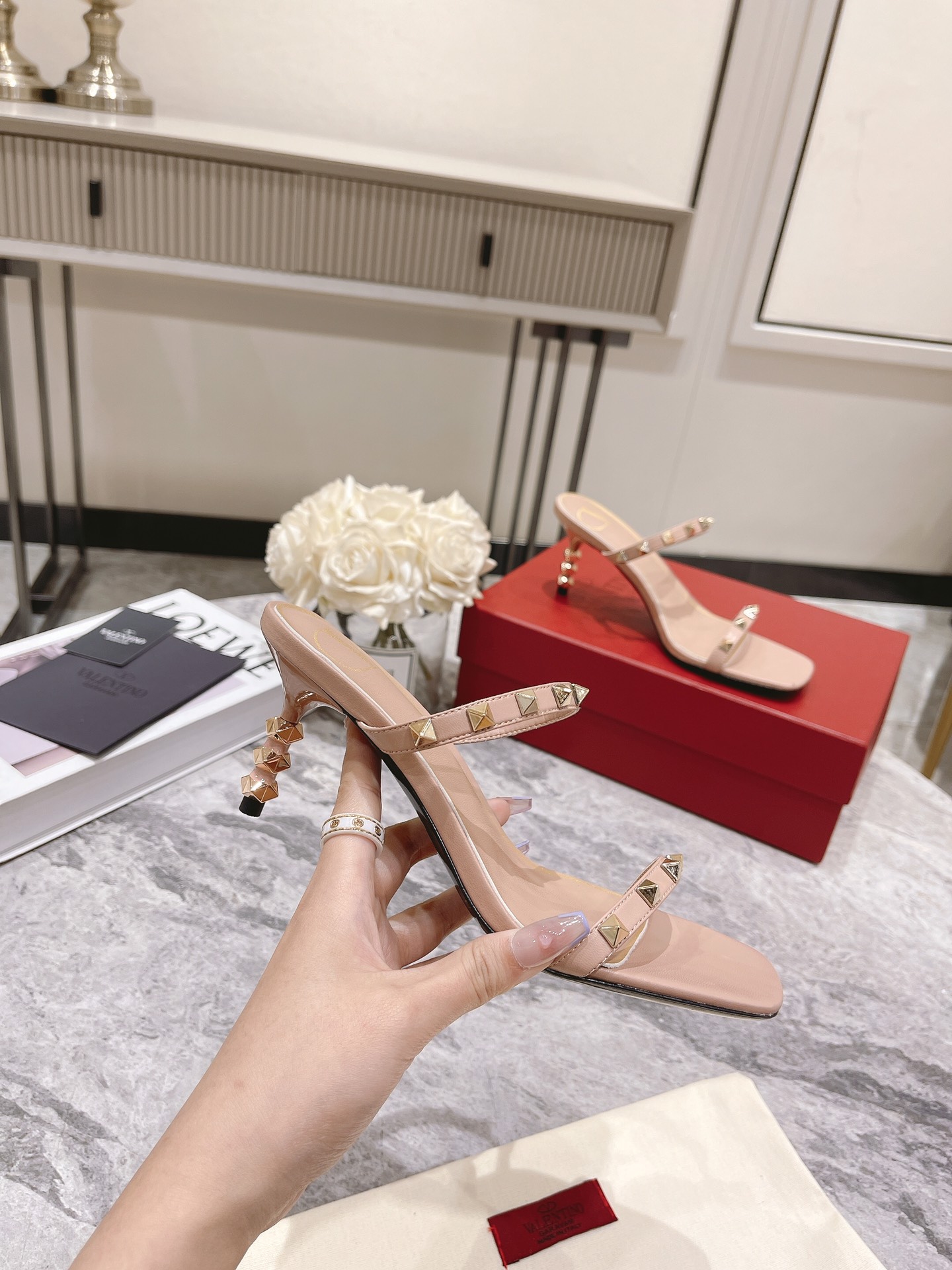 VALENTINO GARAVANI Rockstud WOMEN 3 - vstockx