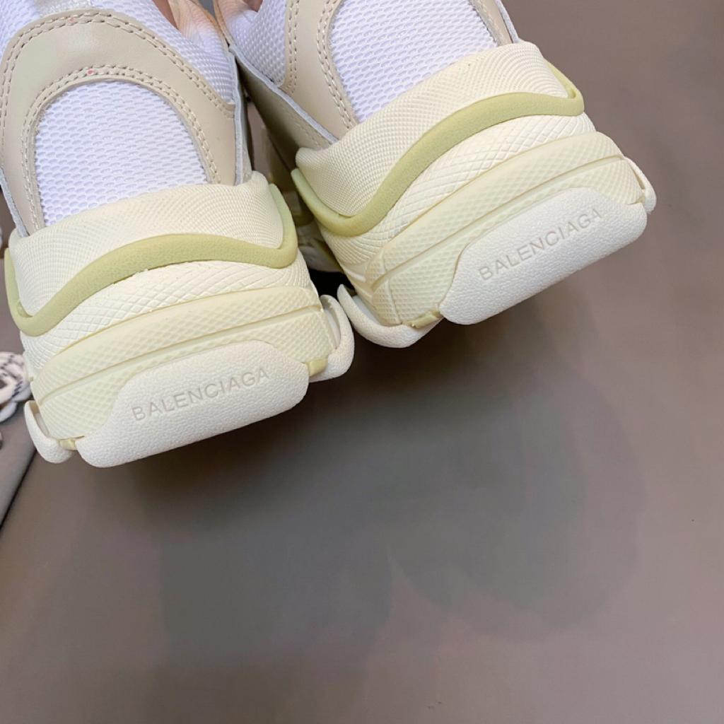 Balenciaga Triple S White (W) - vstockx