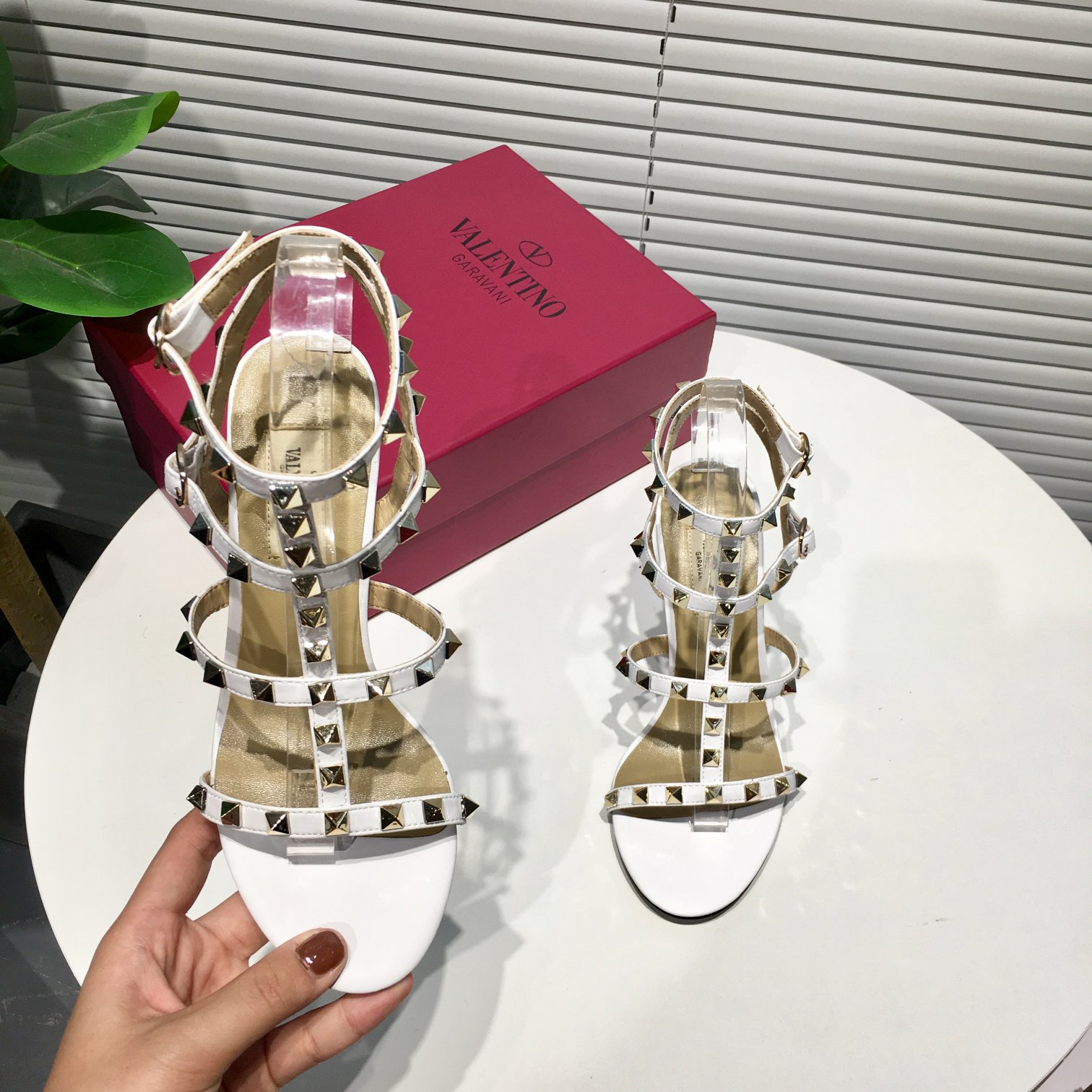 VALENTINO GARAVANI Rockstud WOMEN 36 - vstockx