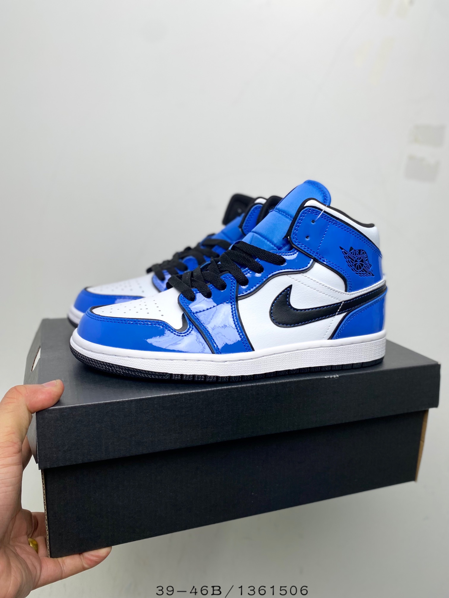 Jordan 1 Mid Signal Blue - vstockx
