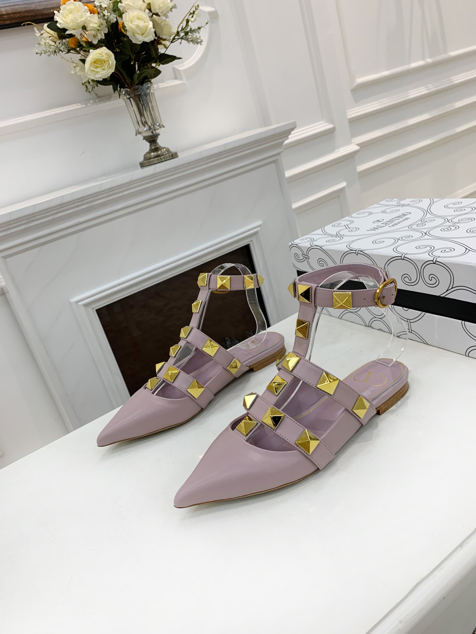 VALENTINO GARAVANI Roman Stud WOMEN 33 - vstockx