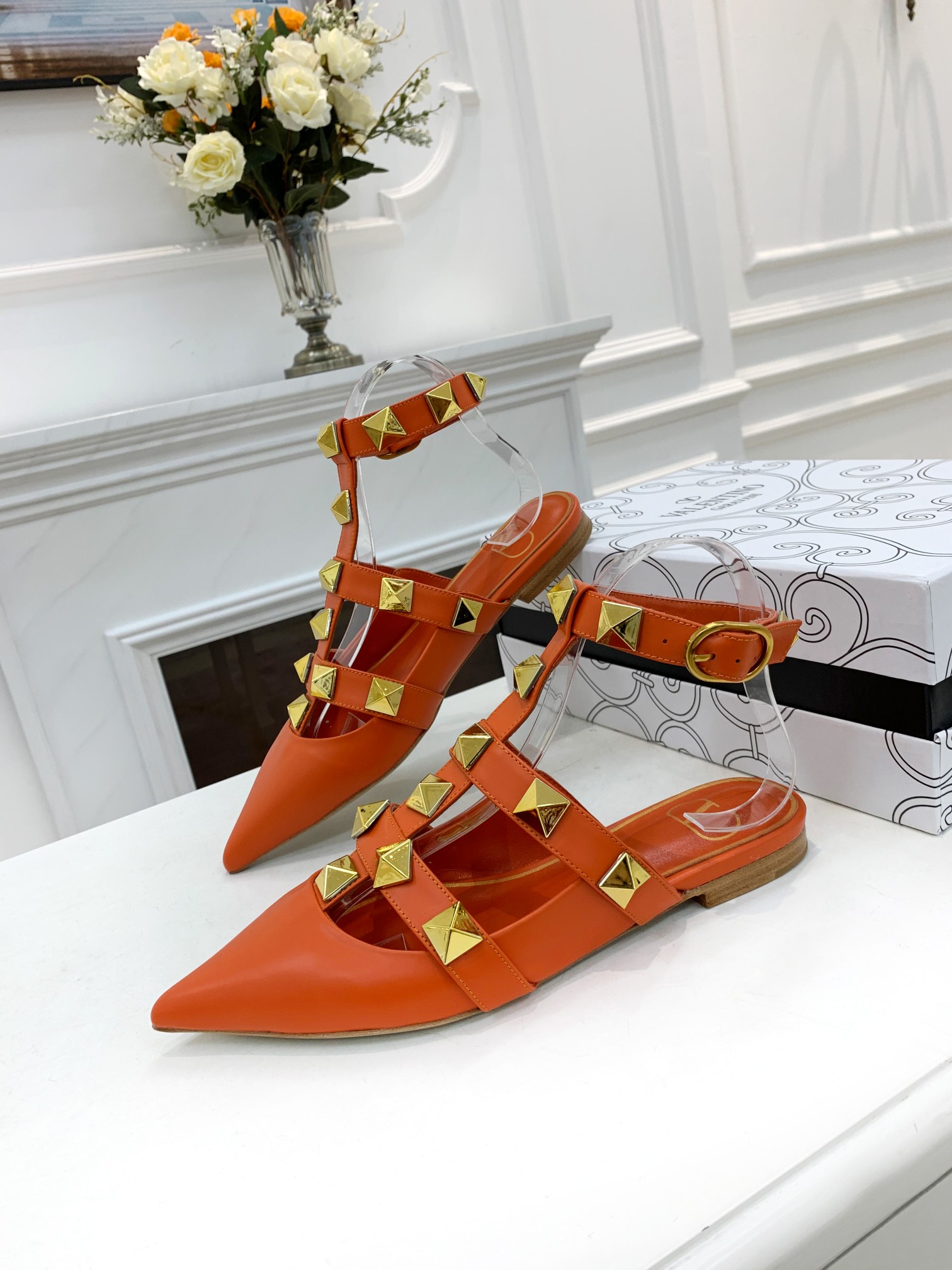 VALENTINO GARAVANI Roman Stud WOMEN 33 - vstockx