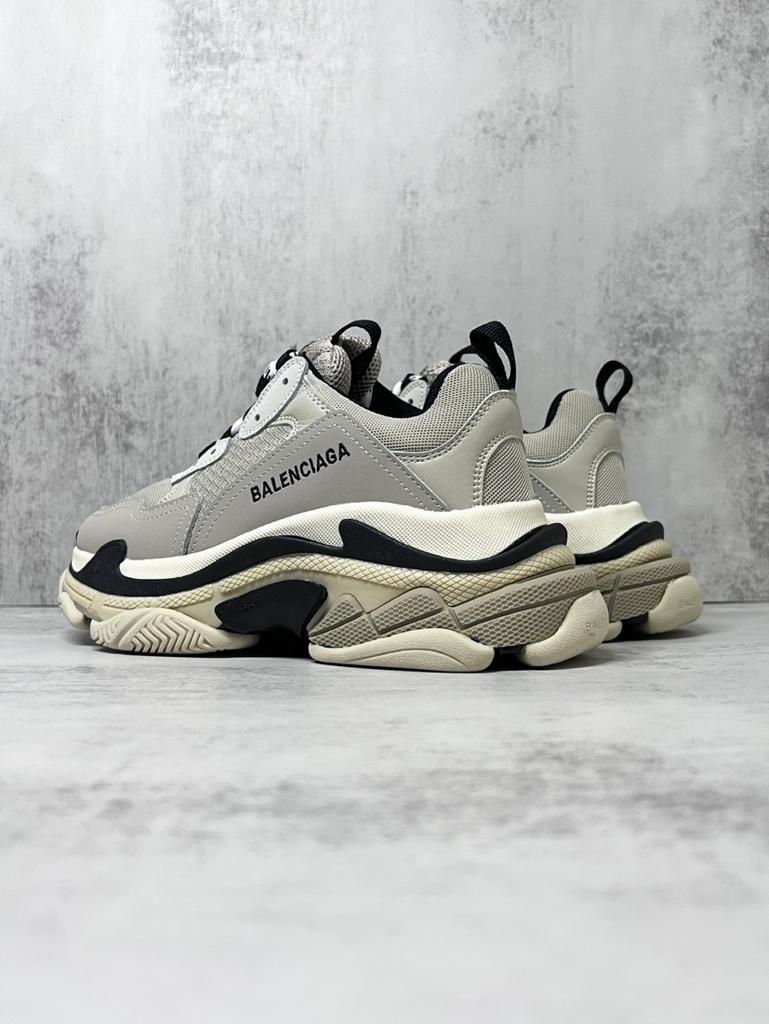 Balenciaga Triple S Beige - vstockx