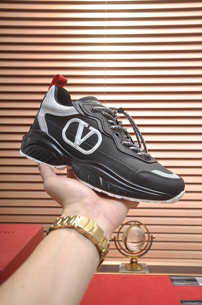 Valentino Garavani Low-top sneakers 17 - vstockx