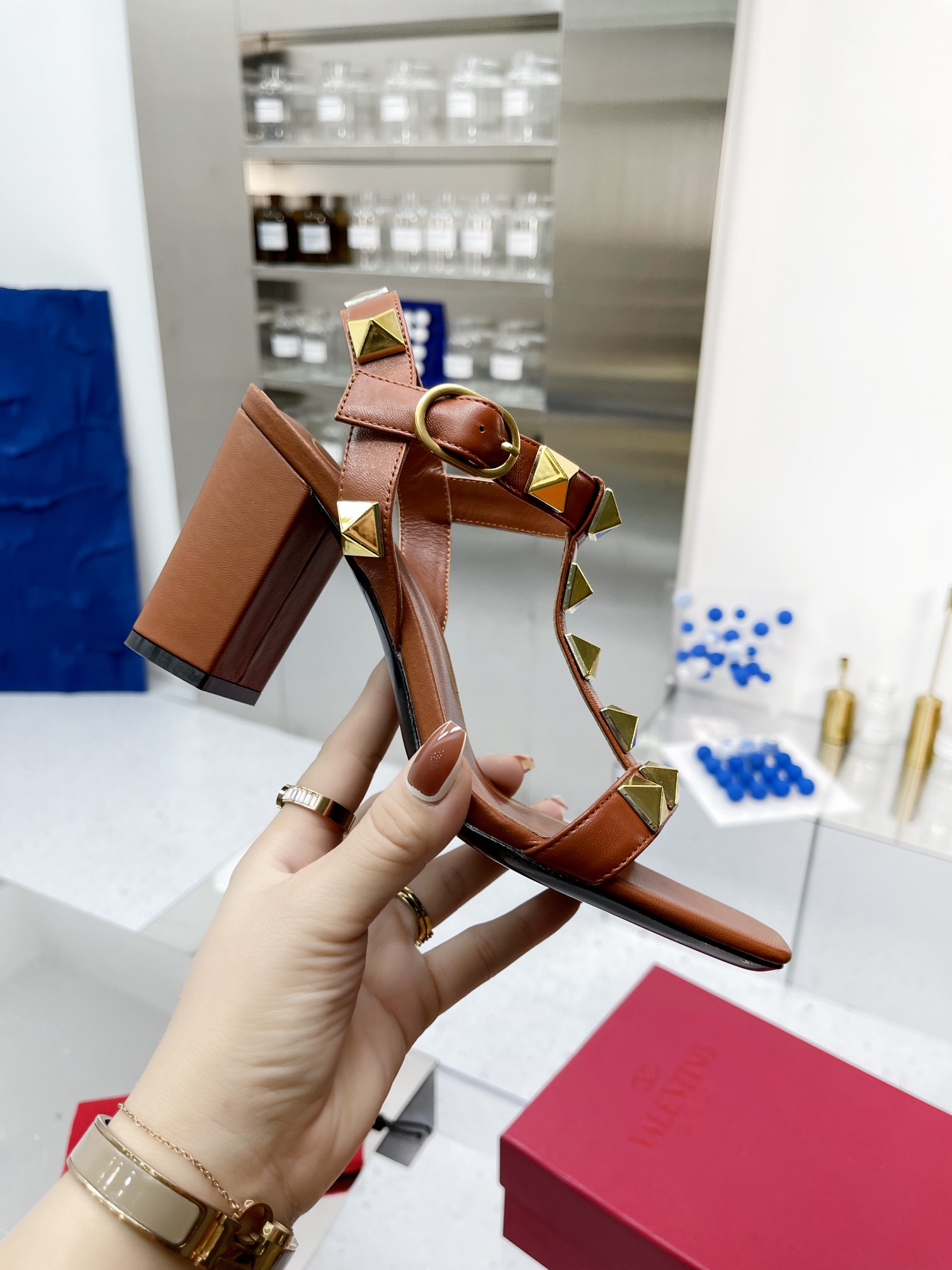 VALENTINO GARAVANI Roman Stud WOMEN 14 - vstockx