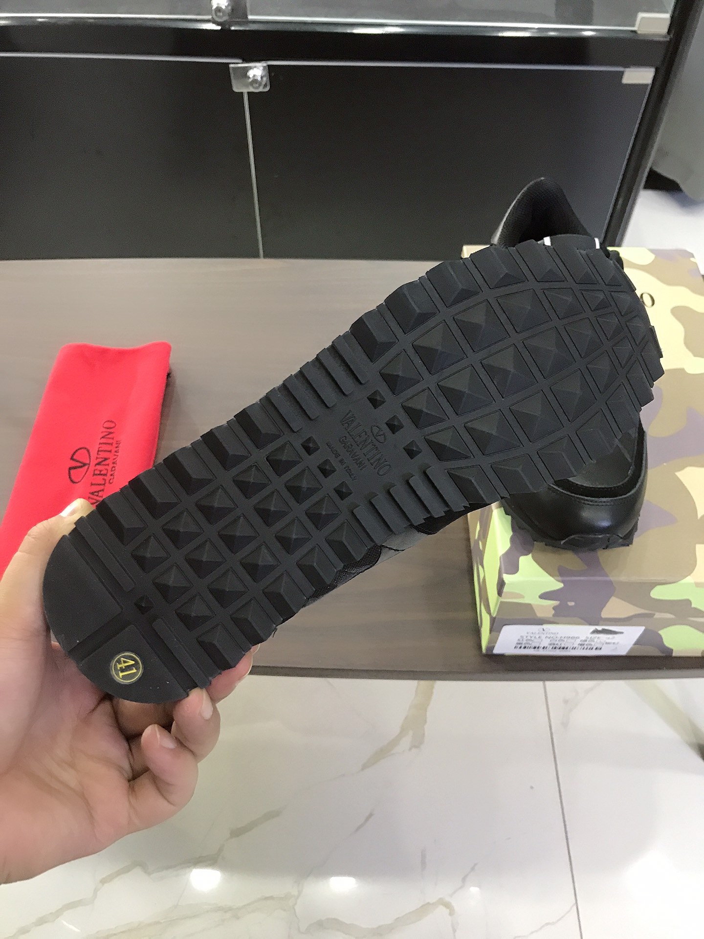 Valentino Garavani Rockrunner camouflage-print sneakers 5 - vstockx