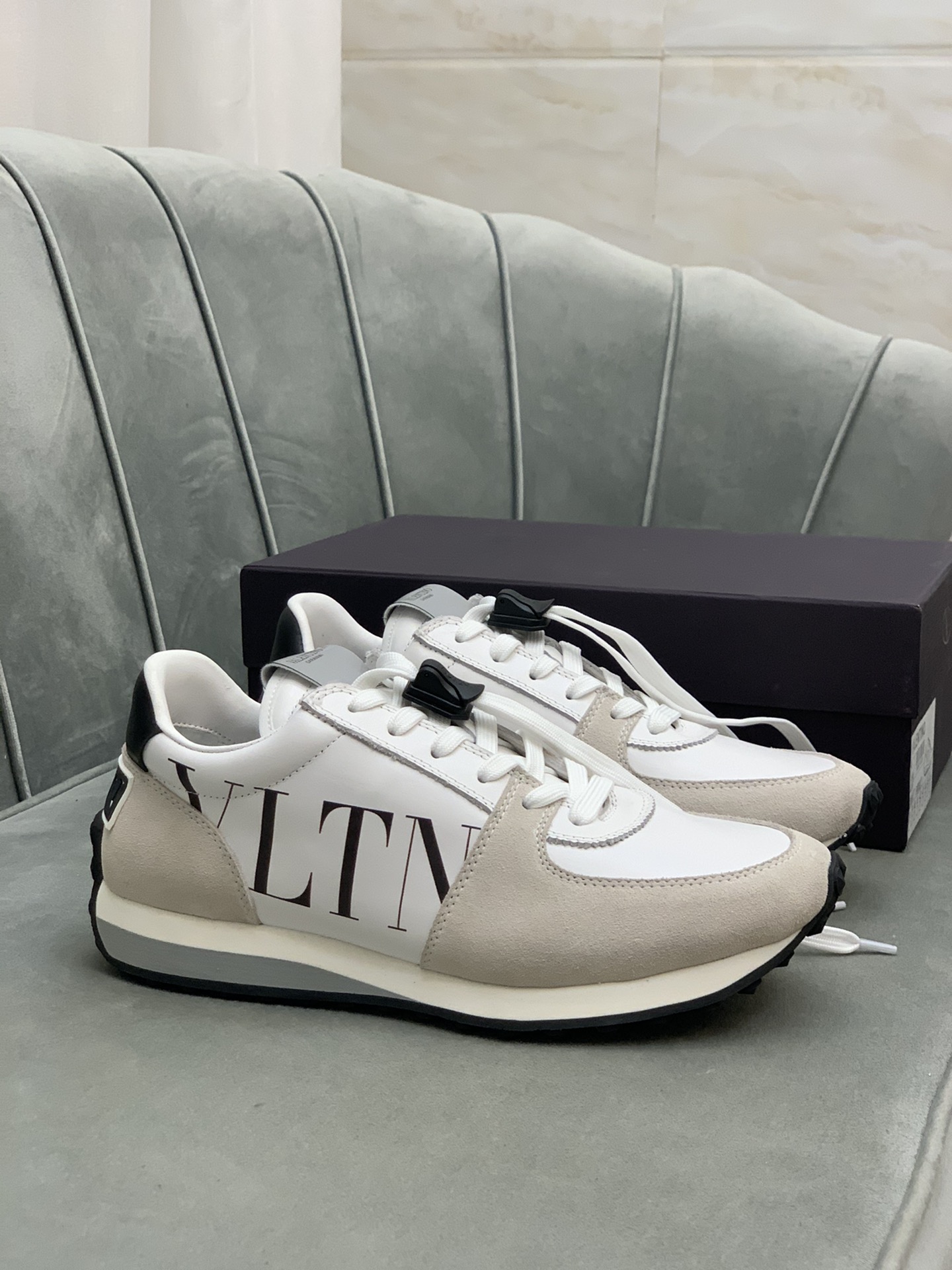 Valentino Garavani Low-top sneakers 7 - vstockx