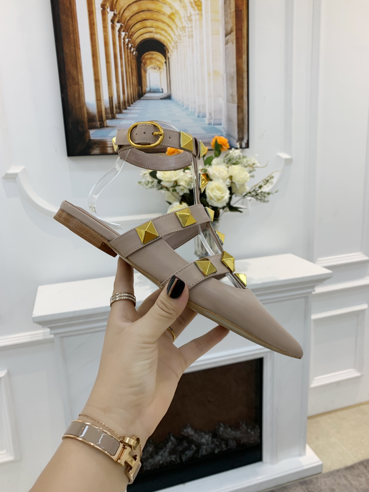 VALENTINO GARAVANI Roman Stud WOMEN 33 - vstockx