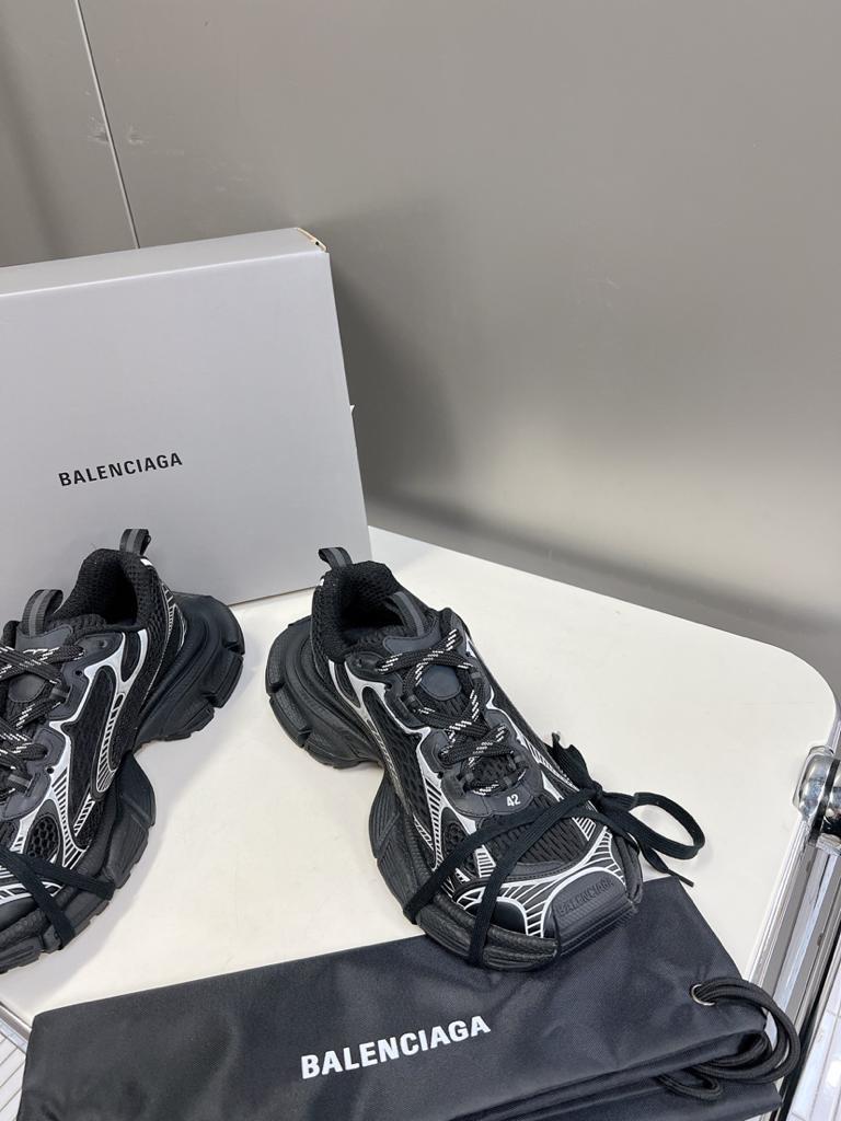 Balenciaga 3XL Black - vstockx