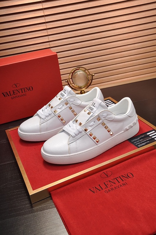 Valentino Garavani Rockstud Untitled white calfskin sneaker - vstockx
