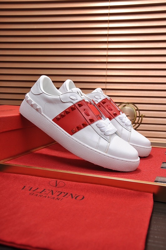 Valentino Garavani Rockstud Untitled calfskin sneaker 2 - vstockx