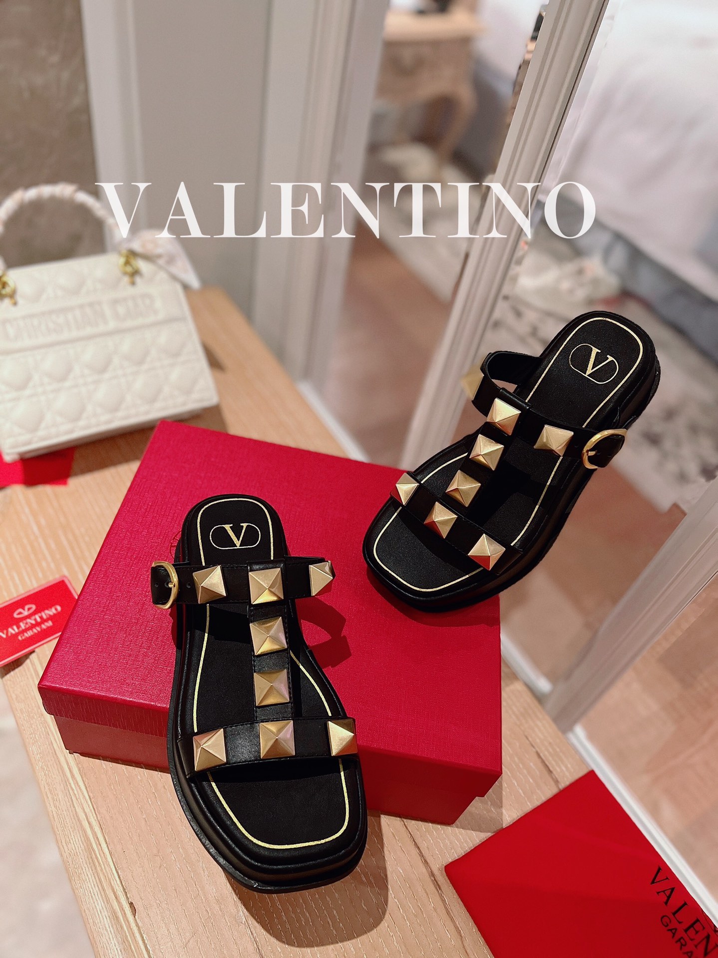VALENTINO GARAVANI Roman Stud WOMEN 1 - vstockx