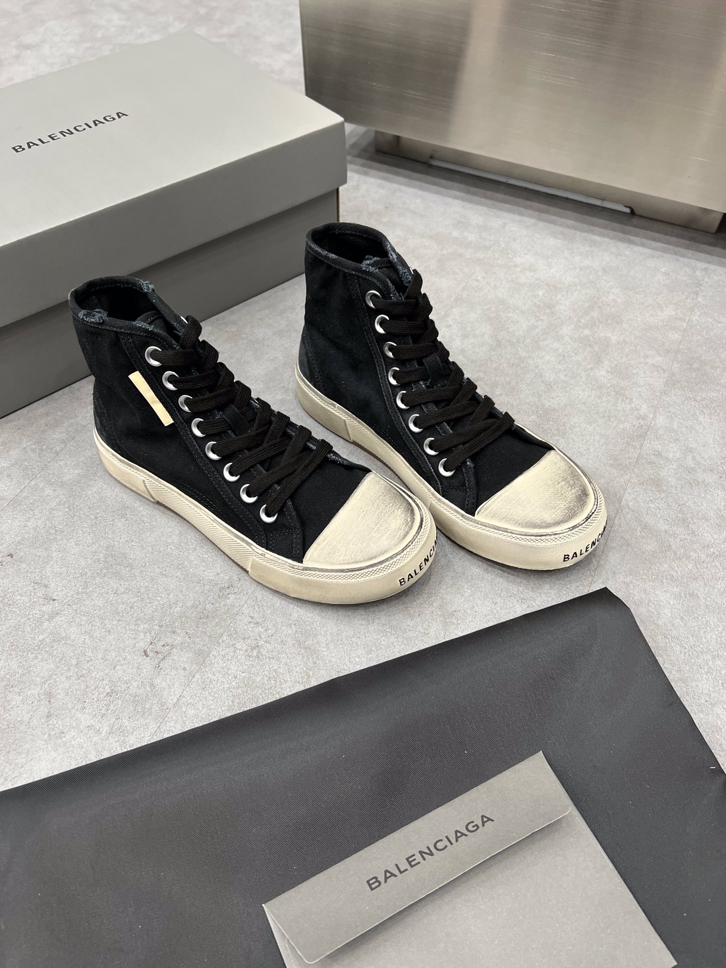 Balenciaga Paris Sneaker 4 - vstockx