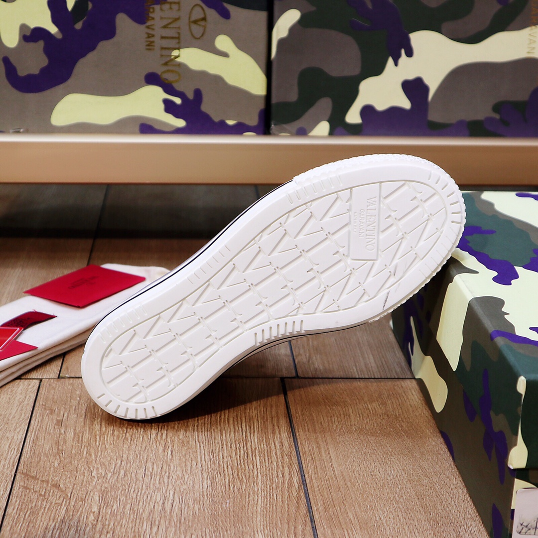 Valentino Garavani Giggies VLTN TIMES high-top sneakers 3 - vstockx