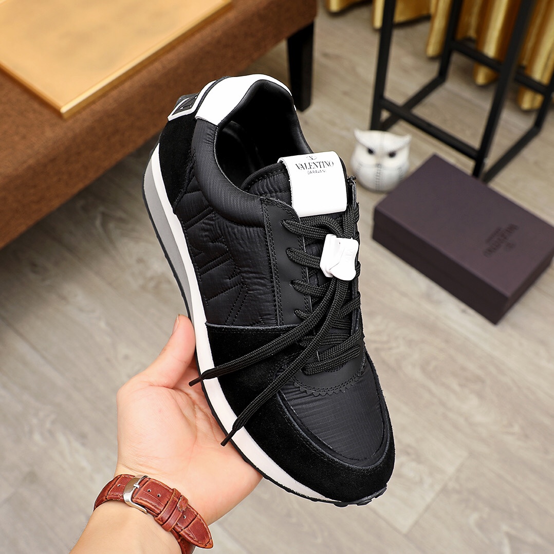 Valentino Garavani Low-top sneakers 14 - vstockx