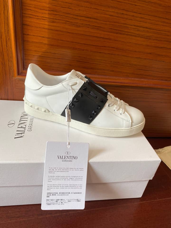 Valentino Rockstud Untitled En Veau Avec Clous Ton Sur Ton Blanc Noir - vstockx