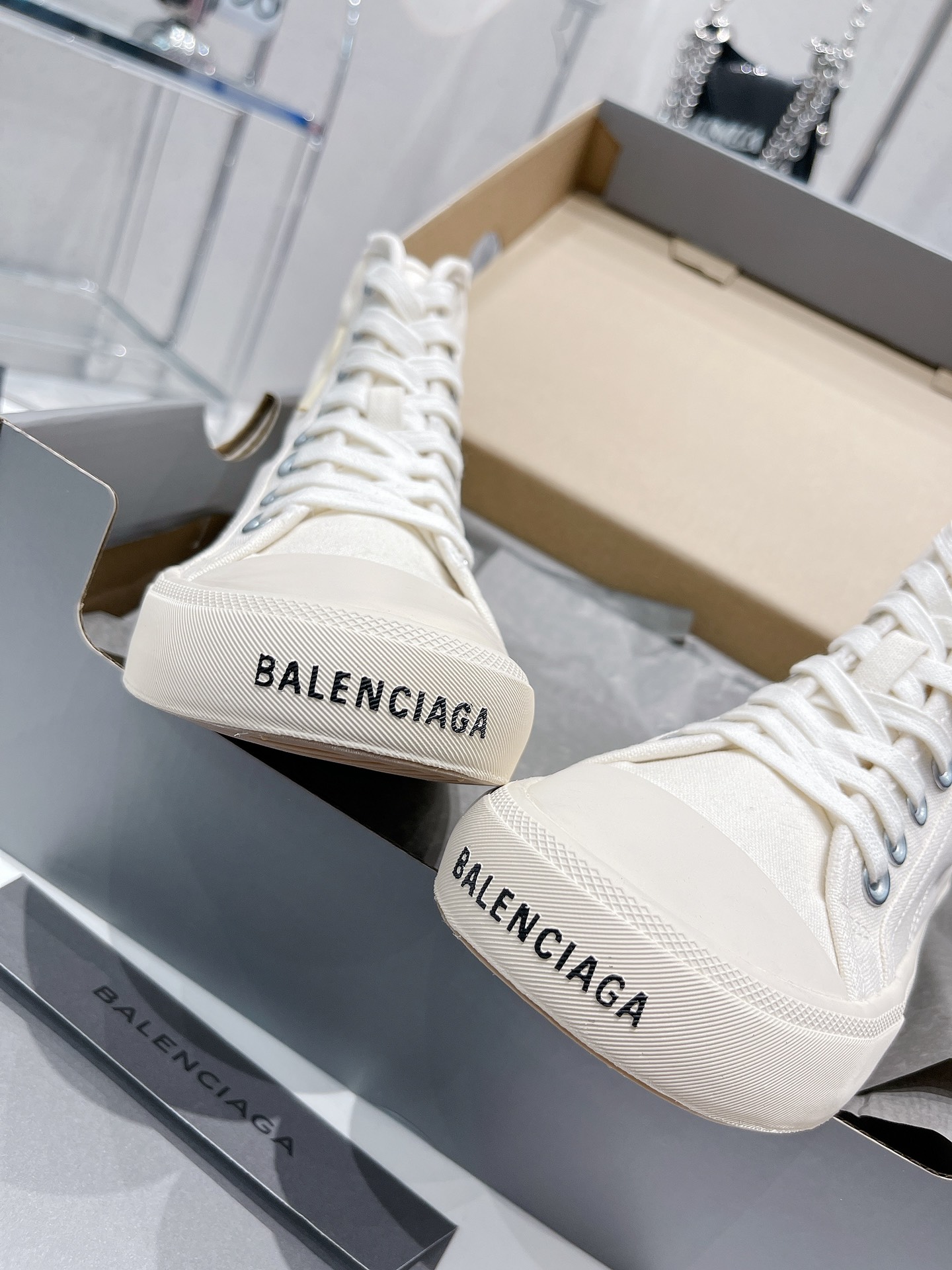 Balenciaga Paris Sneaker 3 - vstockx