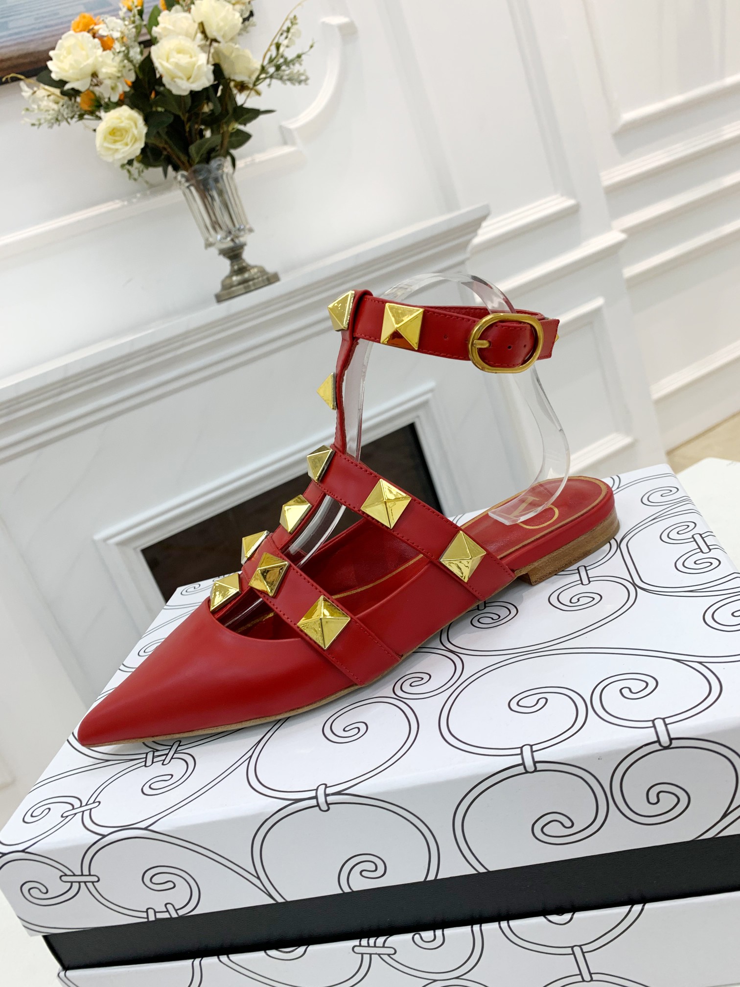 VALENTINO GARAVANI Roman Stud WOMEN 33 - vstockx