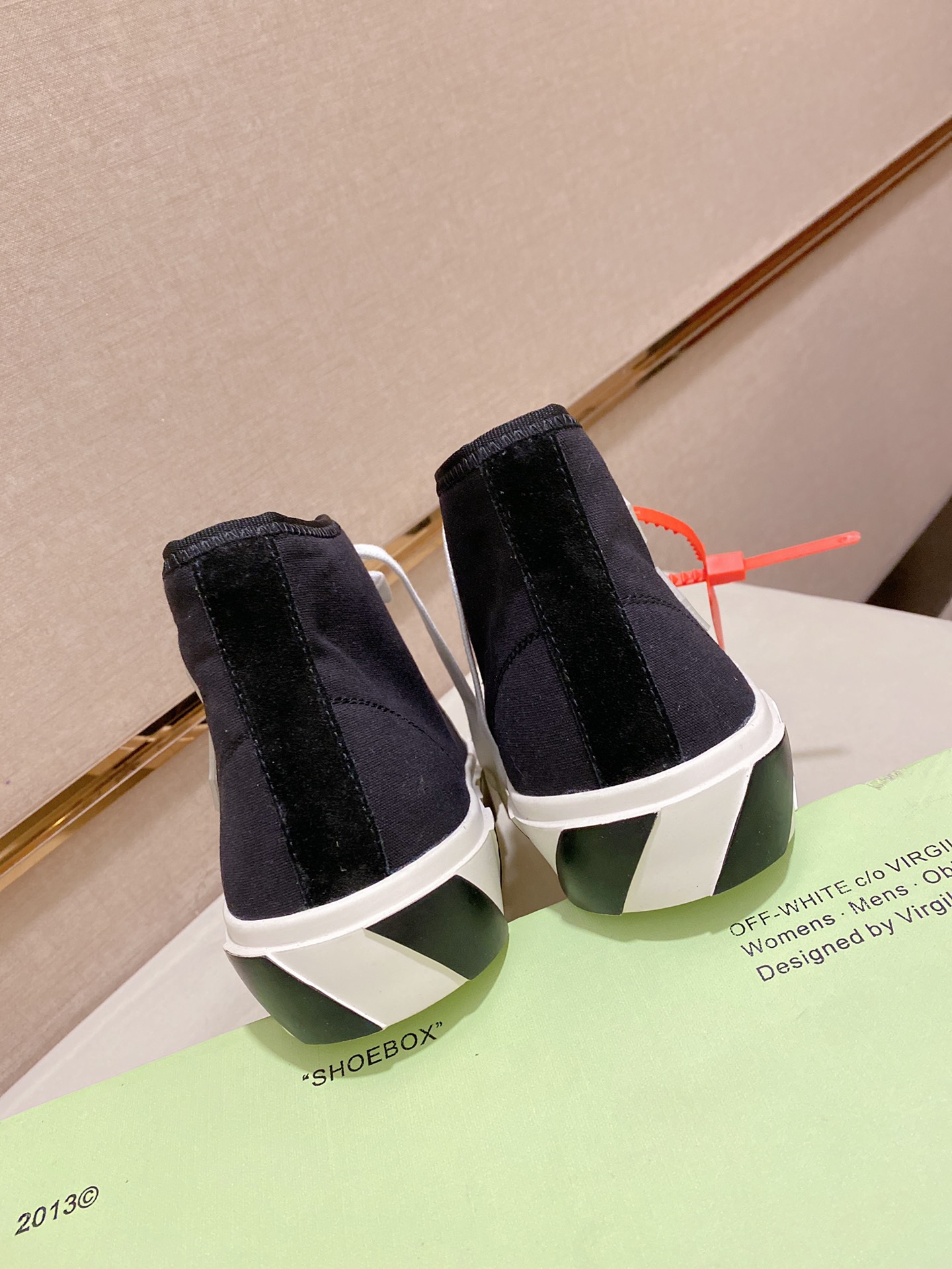 OFF-WHITE Vulcanized Hi Black Striped - vstockx