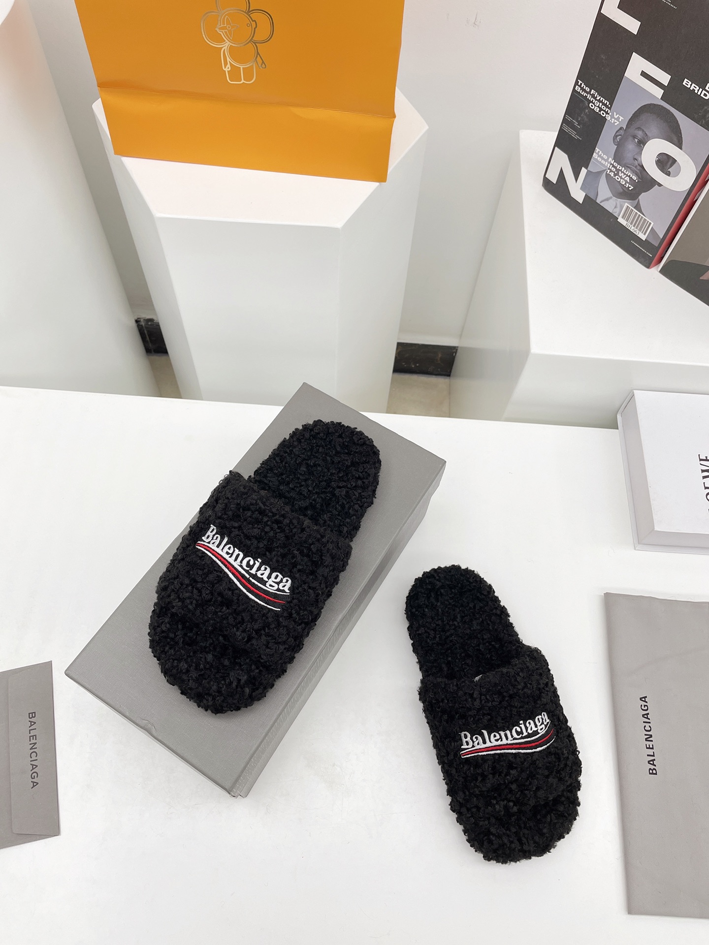 Balenciaga women 4 - vstockx