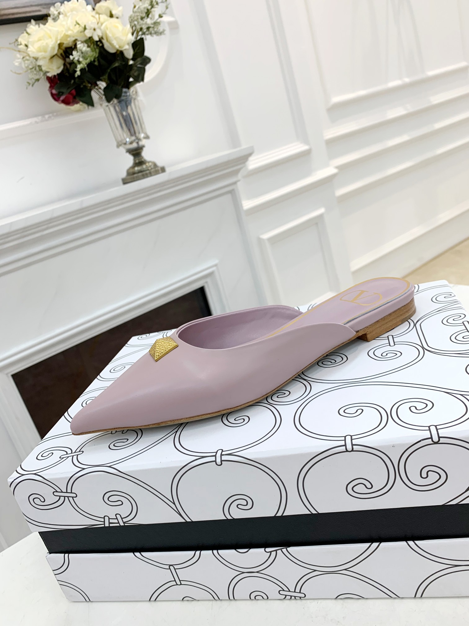 Valentino Garavani Flat sandals Women 21 - vstockx