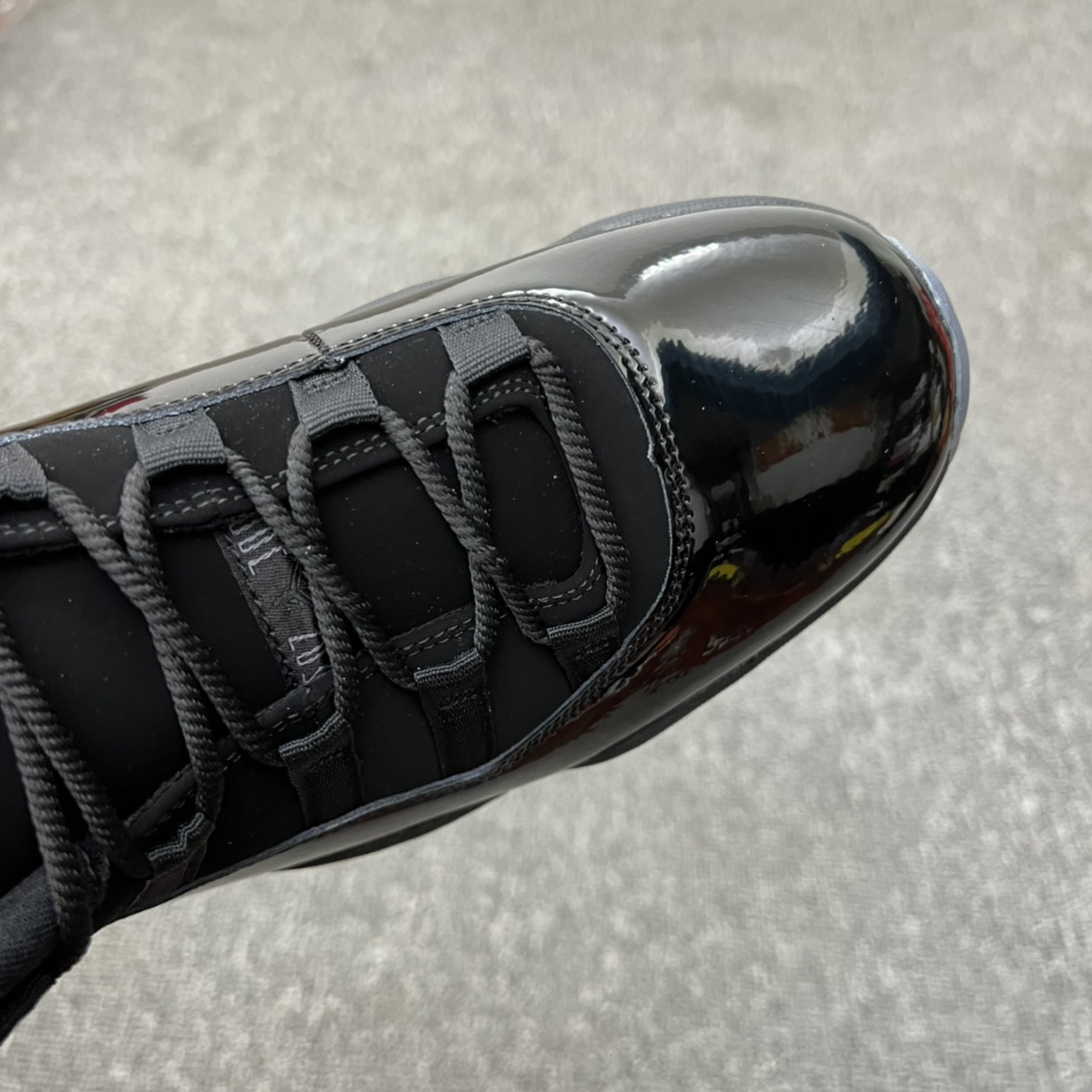 Jordan 11 Retro Cap and Gown - vstockx