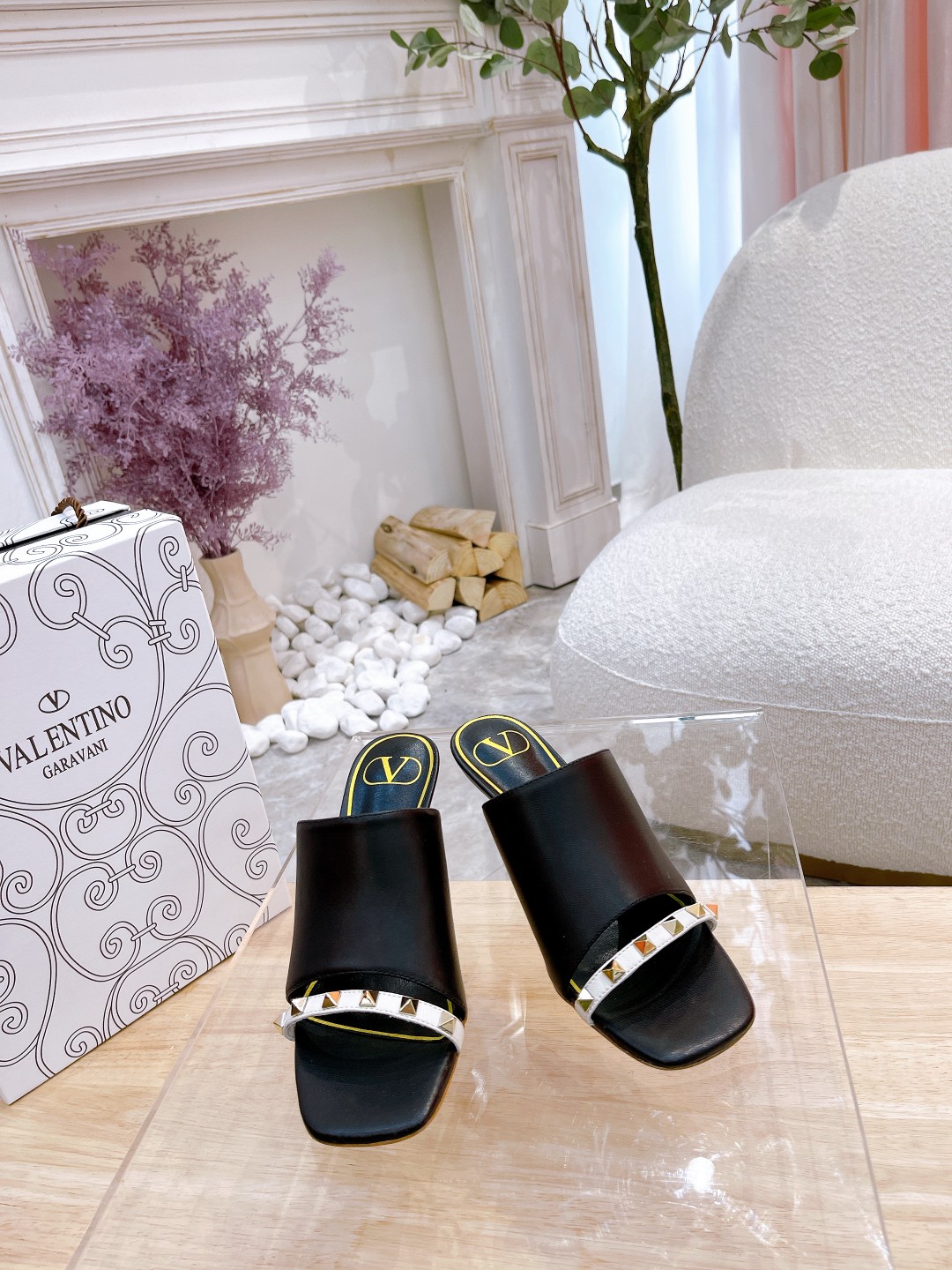 VALENTINO GARAVANI ROMAN STUD WOMEN 11 - vstockx