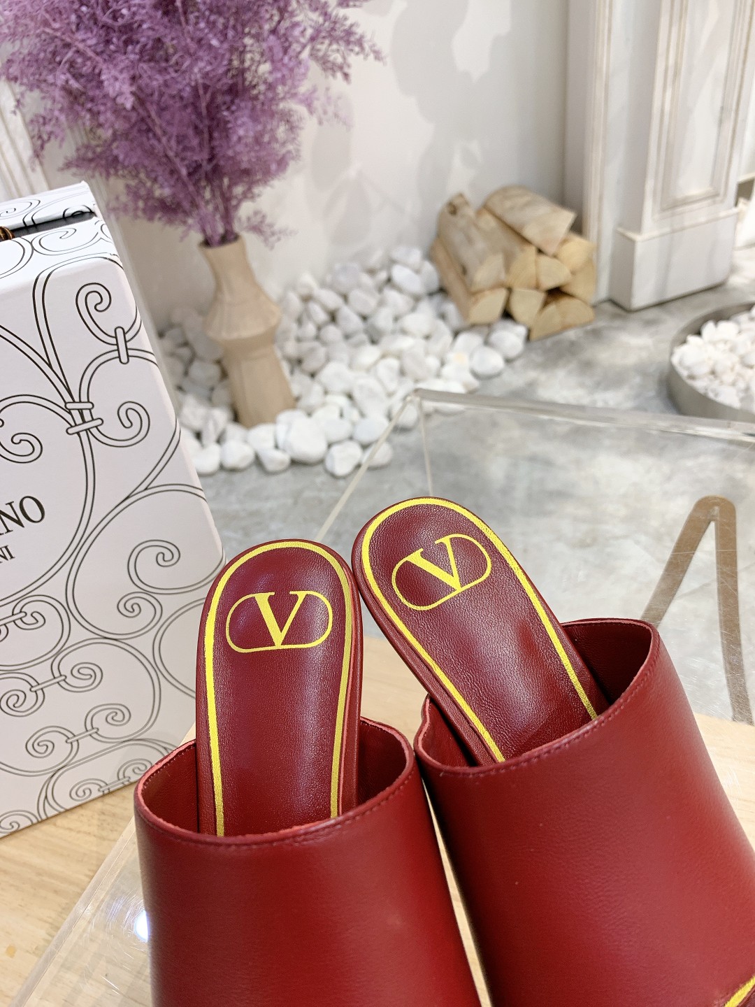 VALENTINO GARAVANI ROMAN STUD WOMEN 11 - vstockx