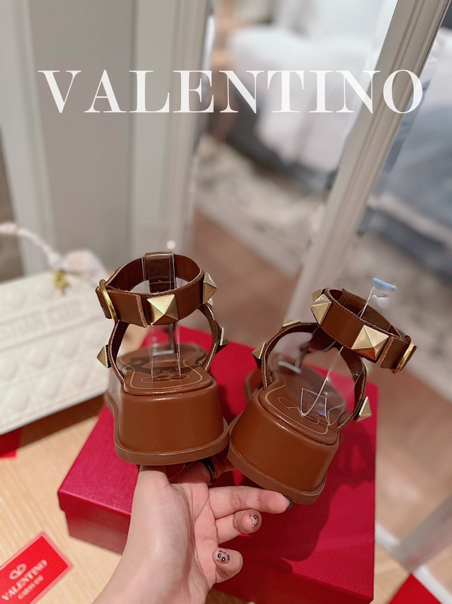 VALENTINO GARAVANI Roman Stud WOMEN 1 - vstockx