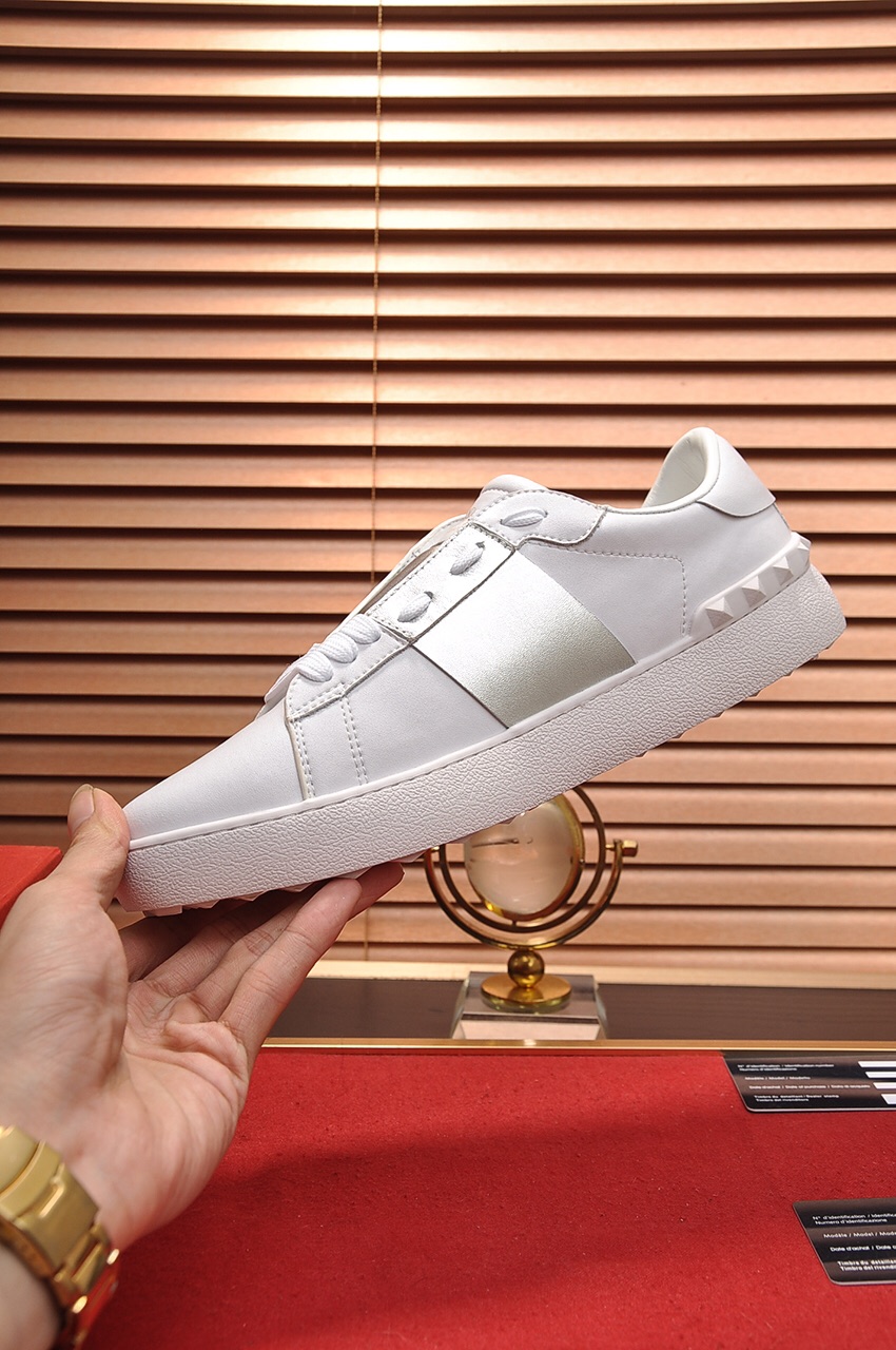 Valentino Garavani Rockstud Untitled calfskin sneaker 32 - vstockx