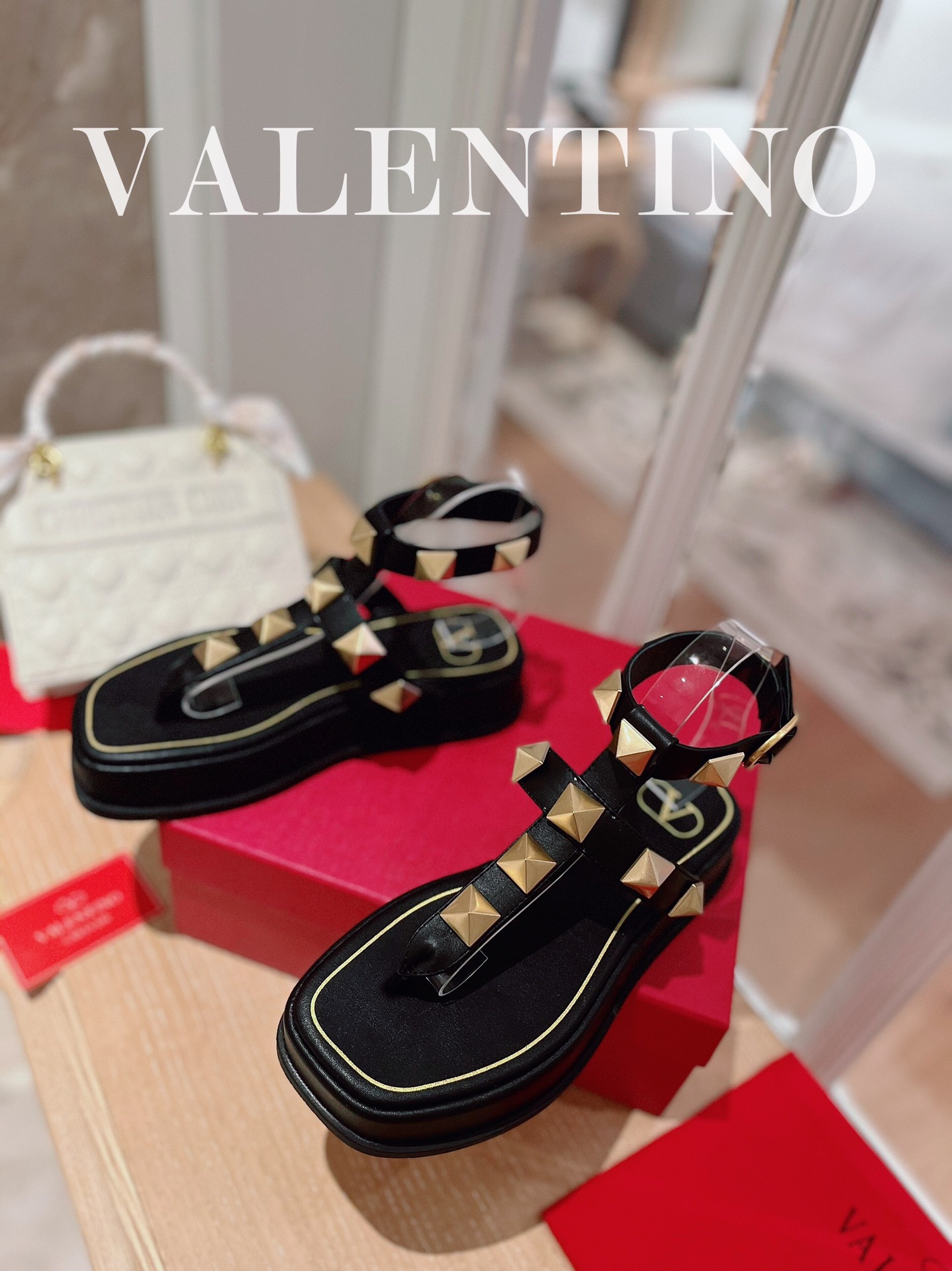 VALENTINO GARAVANI Roman Stud WOMEN 1 - vstockx