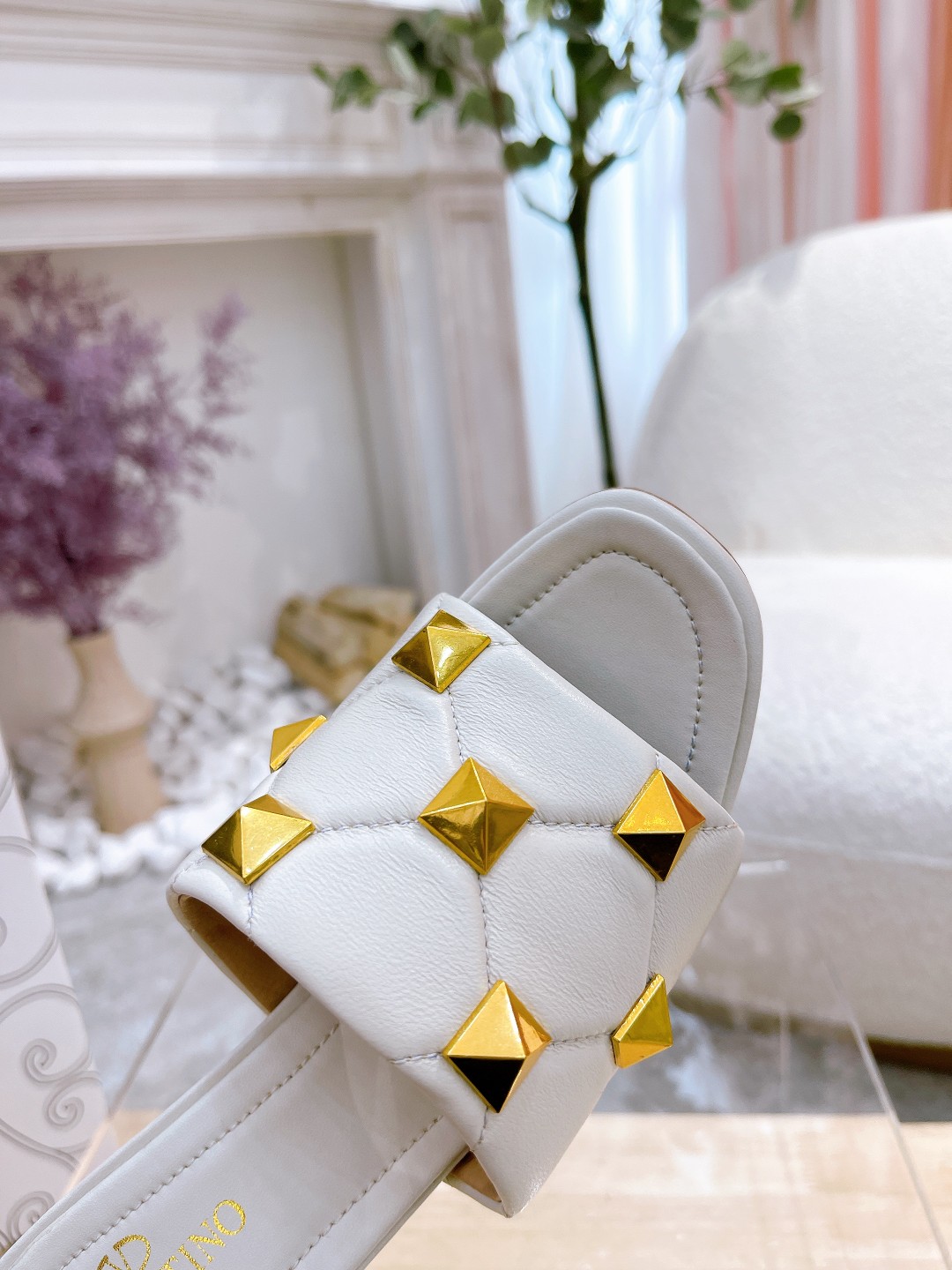 VALENTINO GARAVANI Roman Stud WOMEN 34 - vstockx