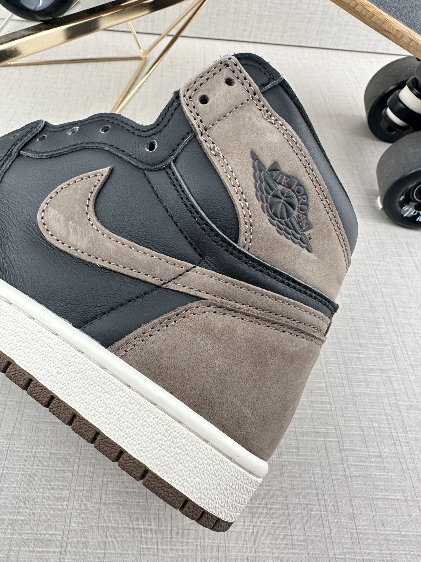 Jordan 1 Retro High OG Palomino - vstockx