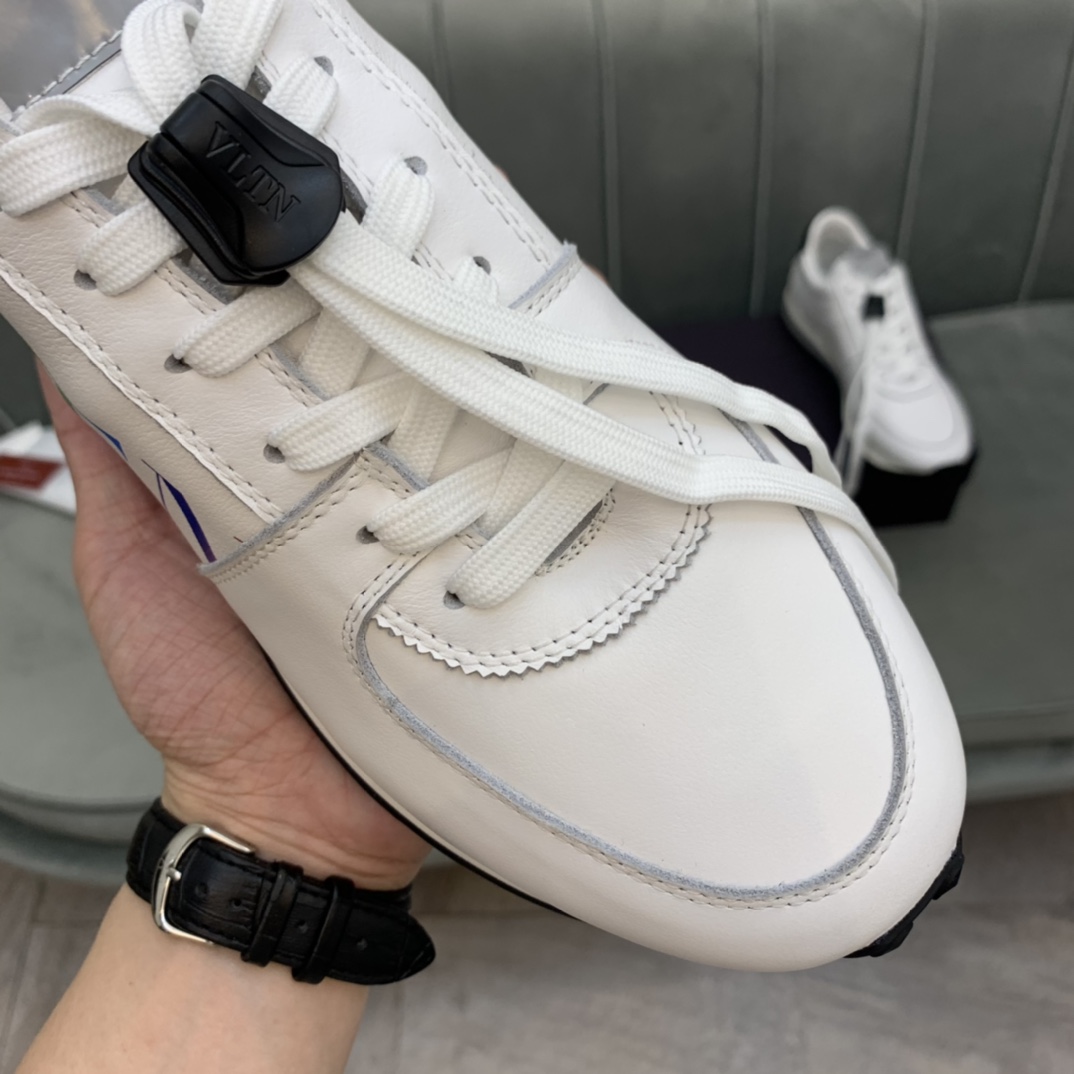 Valentino Garavani Low-top sneakers 5 - vstockx