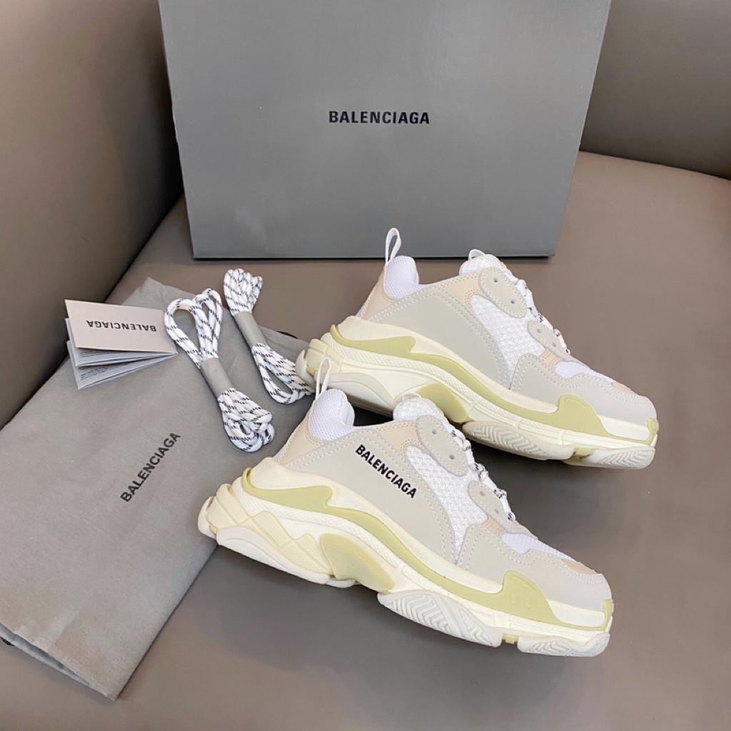 Balenciaga Triple S White (W) - vstockx