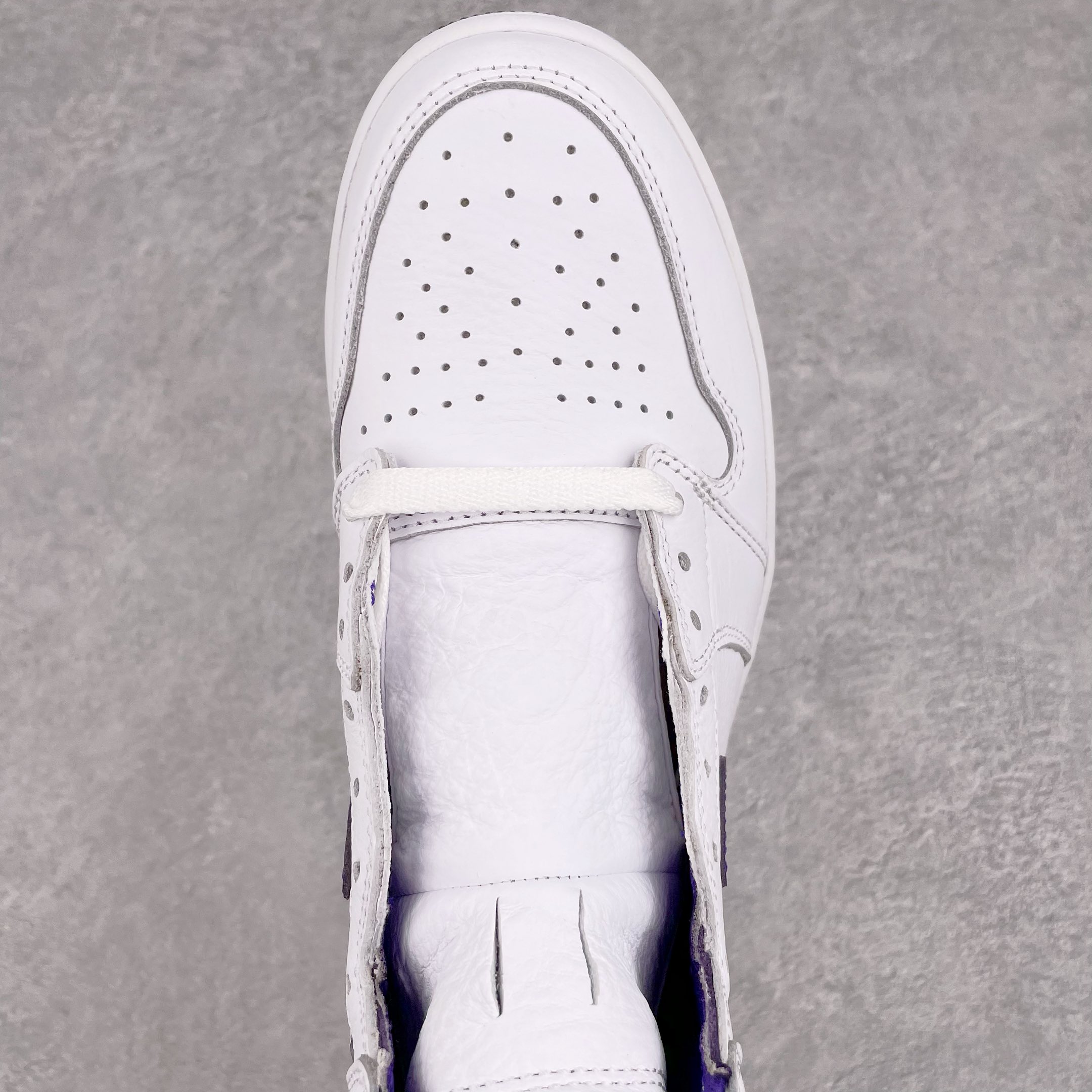 Jordan 1 Retro High Court Purple (W) - vstockx