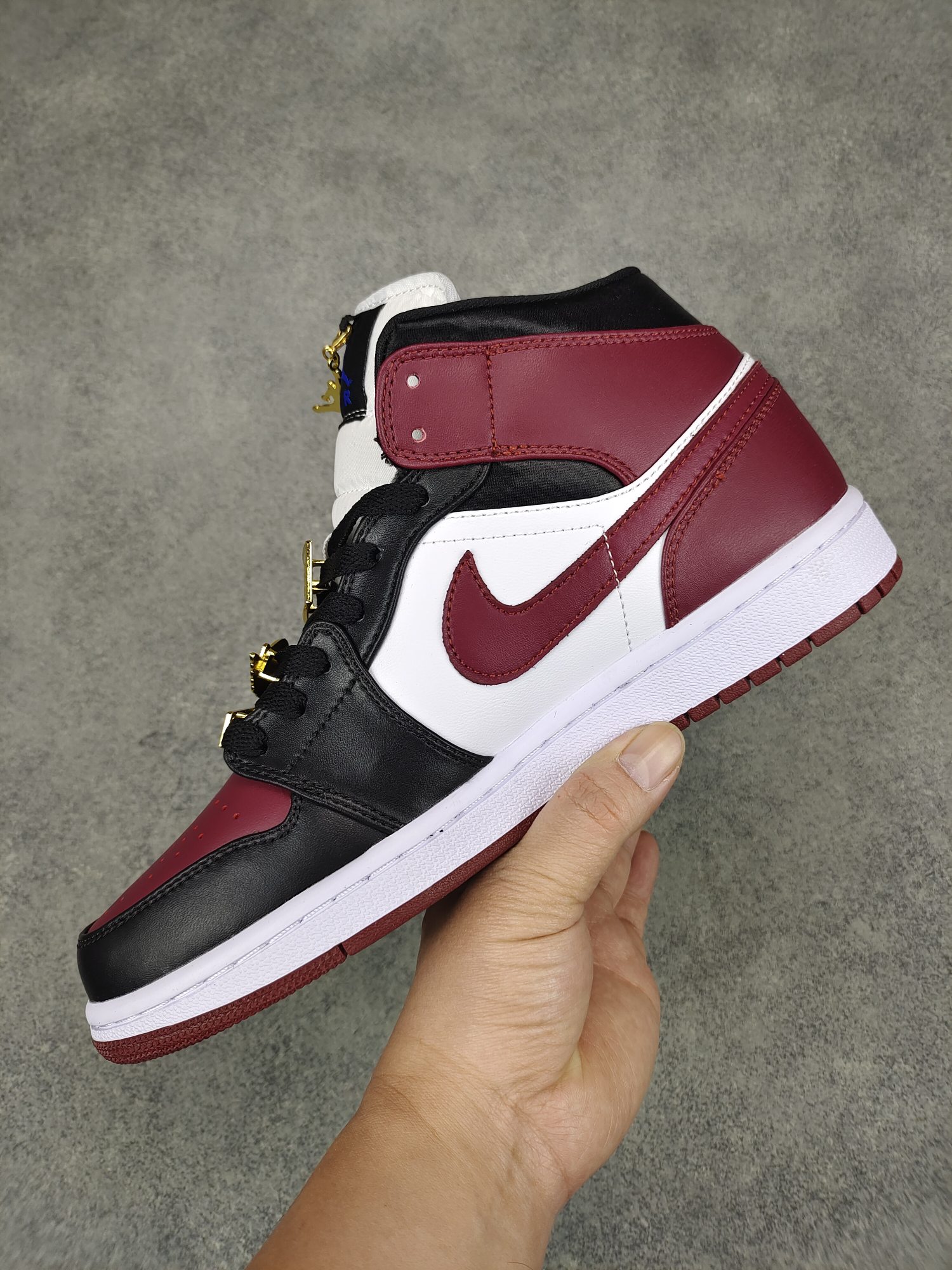 Jordan 1 Mid SE Black Dark Beetroot (W) - vstockx