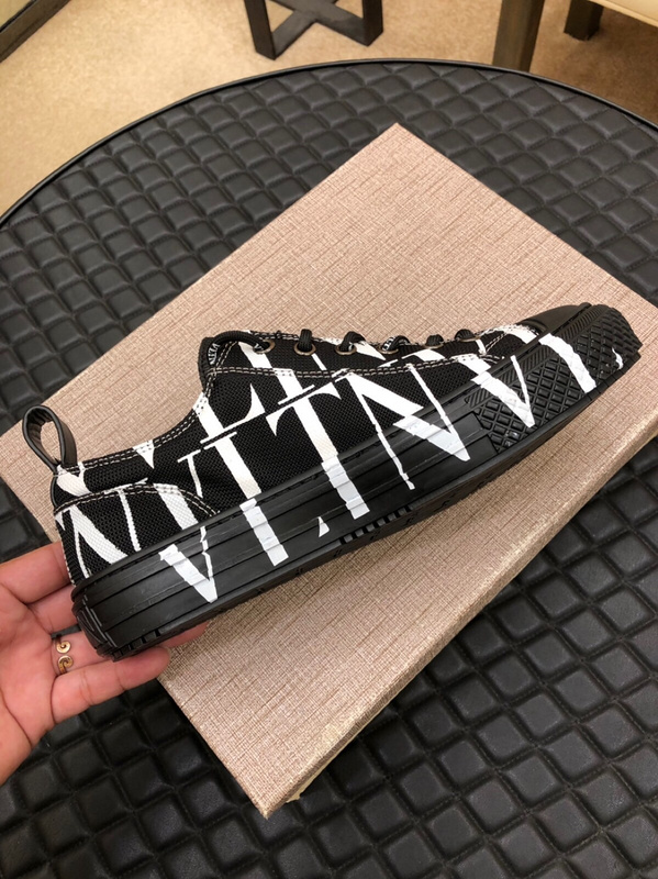 Valentino Garavani Giggies VLTN TIMES low-top sneakers 11 - vstockx